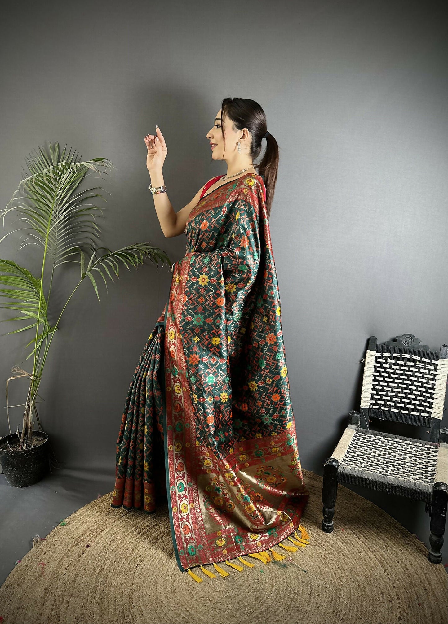 Joban Fashion Dark Green Banarasi Soft Silk Woven Saree | Swadesiicart
