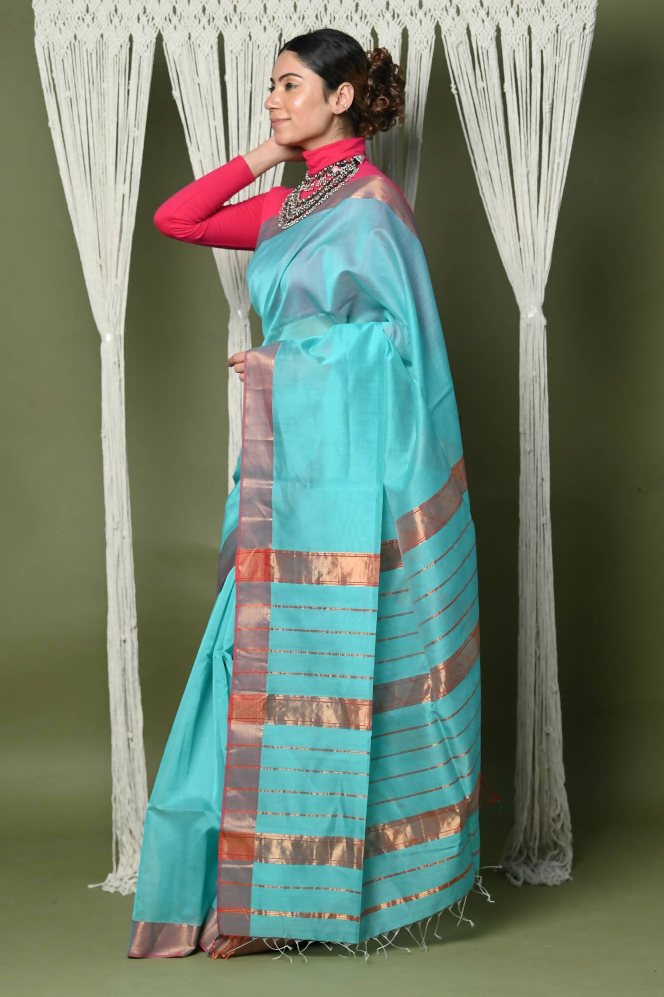 Very Much Indian Handloom Cotton Silk Maheshwari Saree With Sleek Golden Border - Sky Blue | Swadesiicart