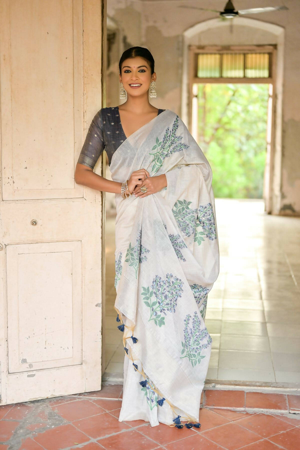 Vishnu Weaves Women's Blue Muga Cotton Woven Saree with Blouse - Swadesiicart