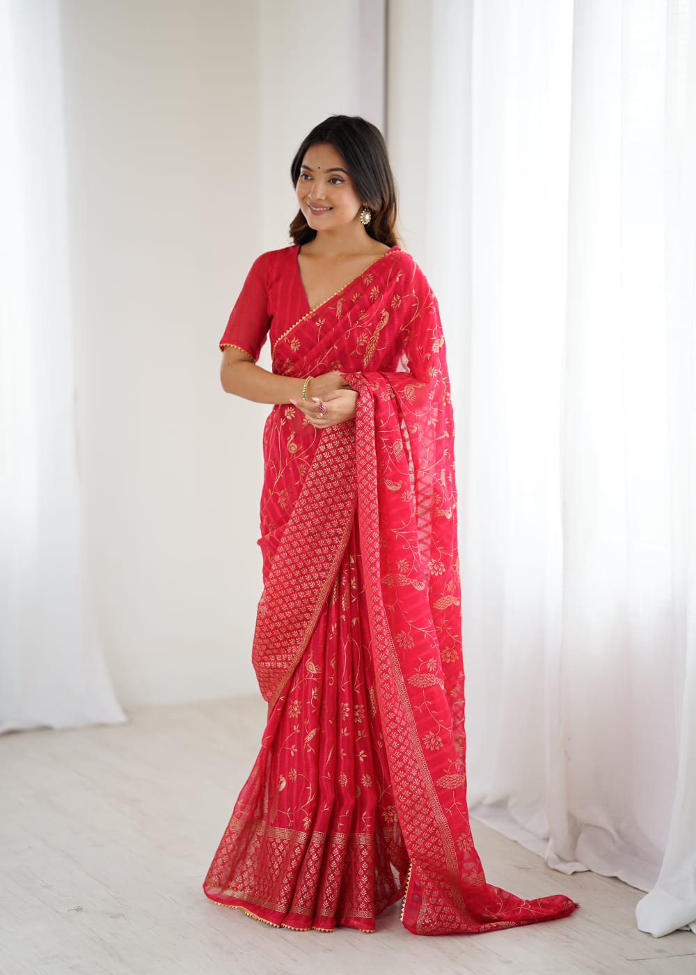 Lorenvalley Fashion Pink Solo Georgette Superb Finishing Foils Print & Fancy Zalar Lace in Border Saree with Blouse - Swadesiicart