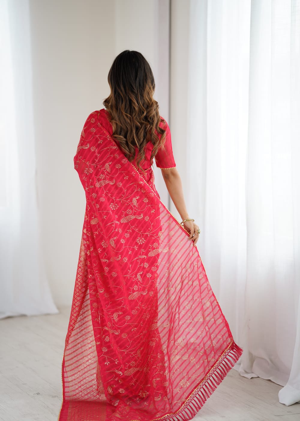 Lorenvalley Fashion Pink Solo Georgette Superb Finishing Foils Print & Fancy Zalar Lace in Border Saree with Blouse - Swadesiicart