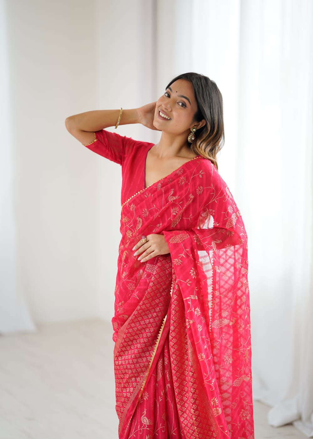 Lorenvalley Fashion Pink Solo Georgette Superb Finishing Foils Print & Fancy Zalar Lace in Border Saree with Blouse - Swadesiicart