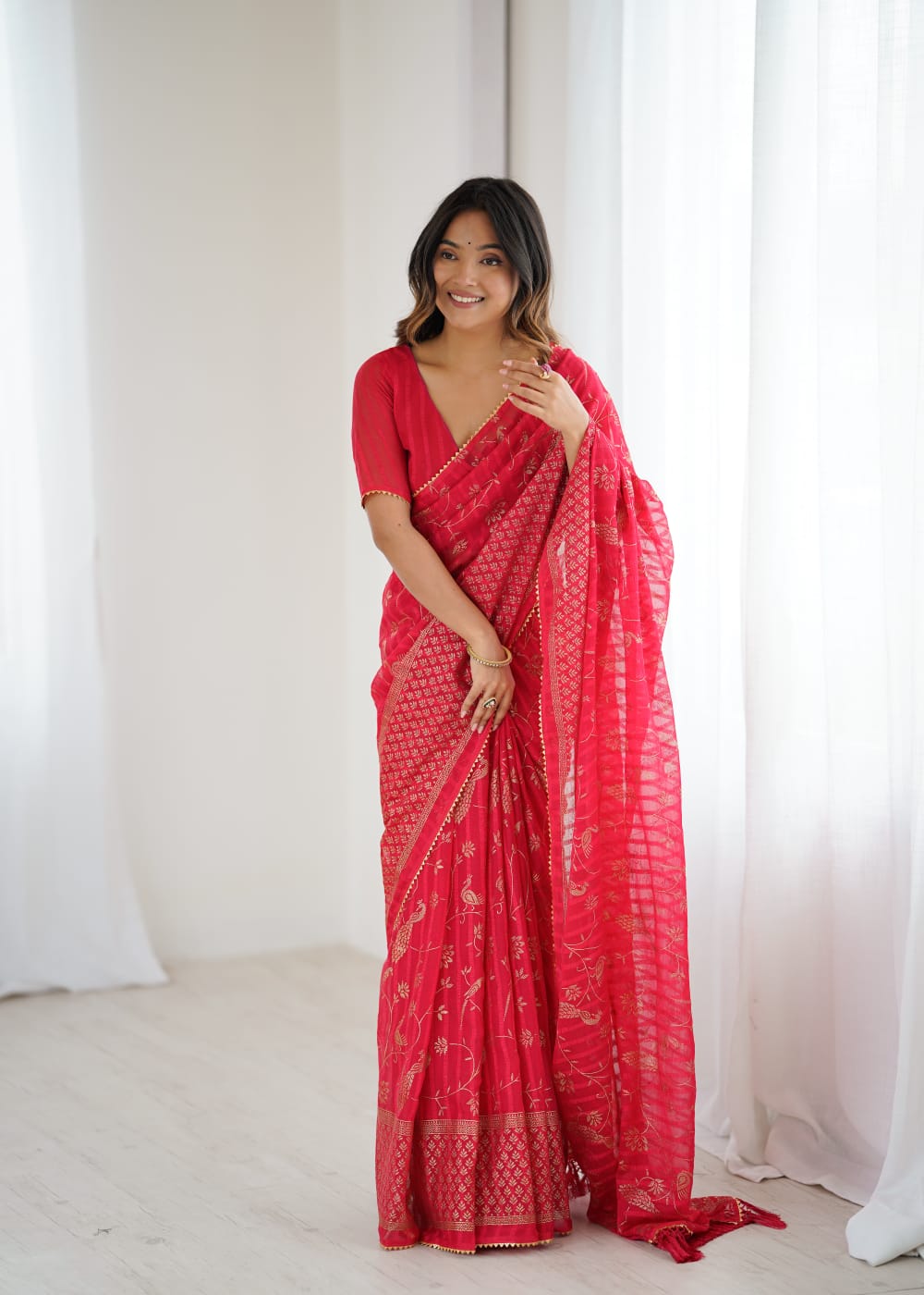 Lorenvalley Fashion Pink Solo Georgette Superb Finishing Foils Print & Fancy Zalar Lace in Border Saree with Blouse - Swadesiicart