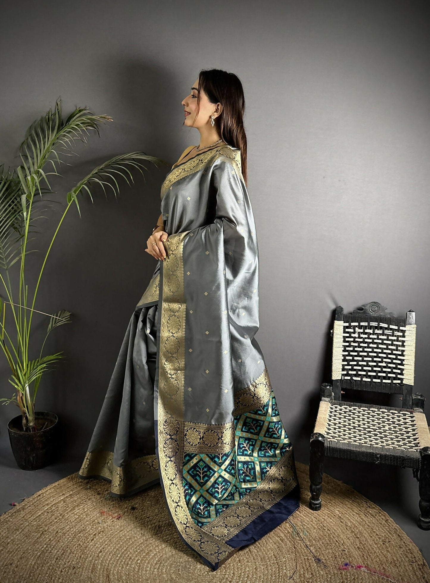 Joban Fashion Grey Banarasi Cotton Silk Woven Saree | Swadesiicart