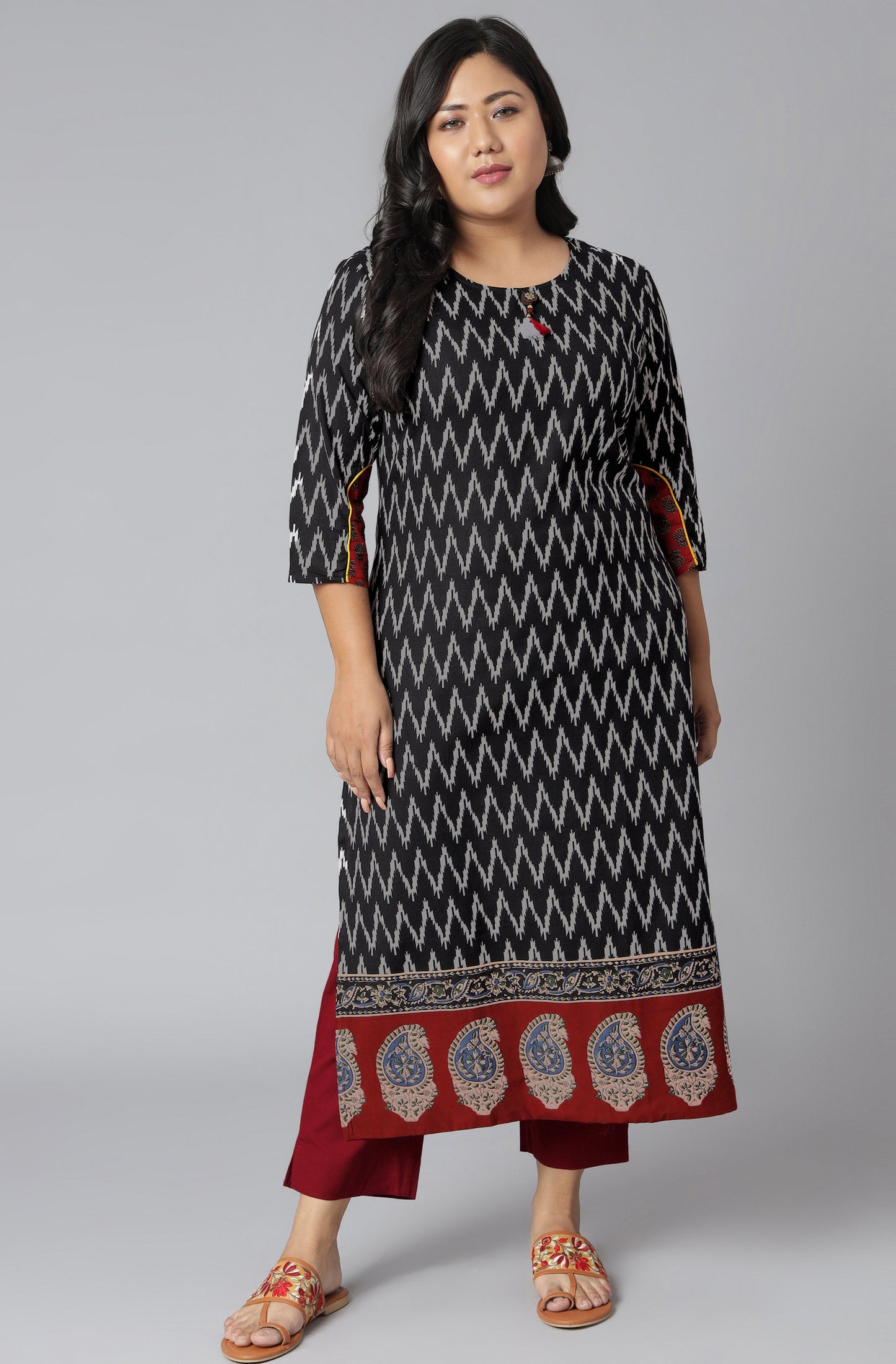 Janasya Women's Black Cotton Flex Ikat Casual Straight Kurta | Swadesiicart