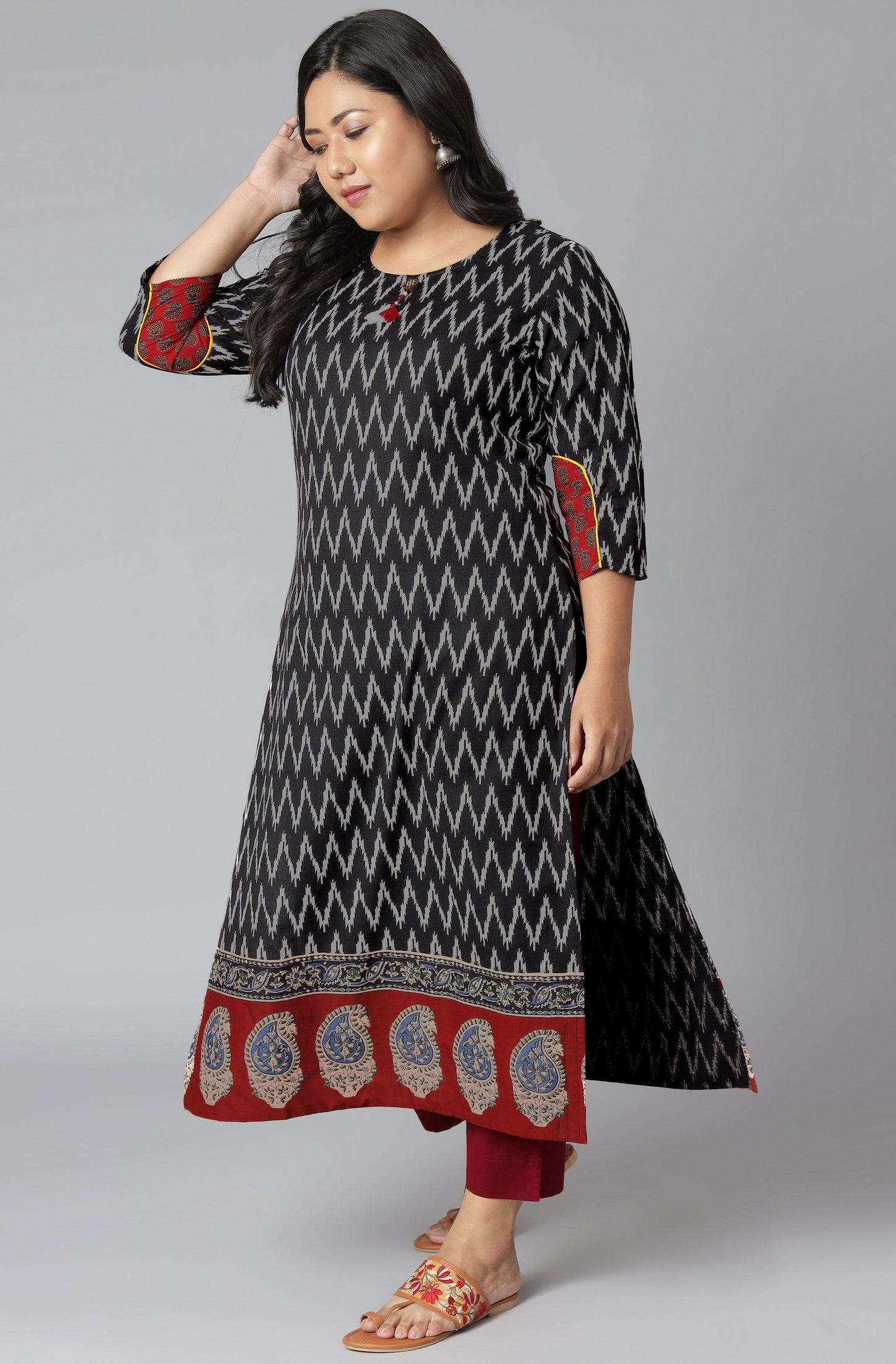 Janasya Women's Black Cotton Flex Ikat Casual Straight Kurta | Swadesiicart