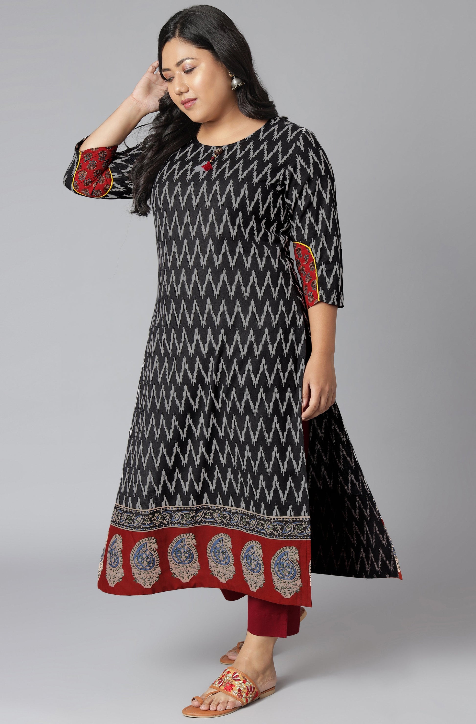 Janasya Women's Black Cotton Flex Ikat Casual Straight Kurta | Swadesiicart