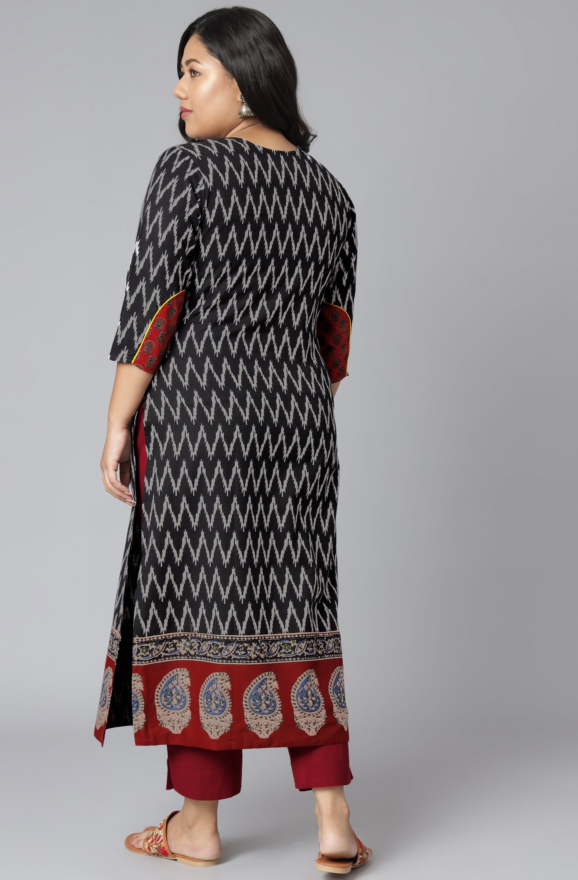 Janasya Women's Black Cotton Flex Ikat Casual Straight Kurta | Swadesiicart