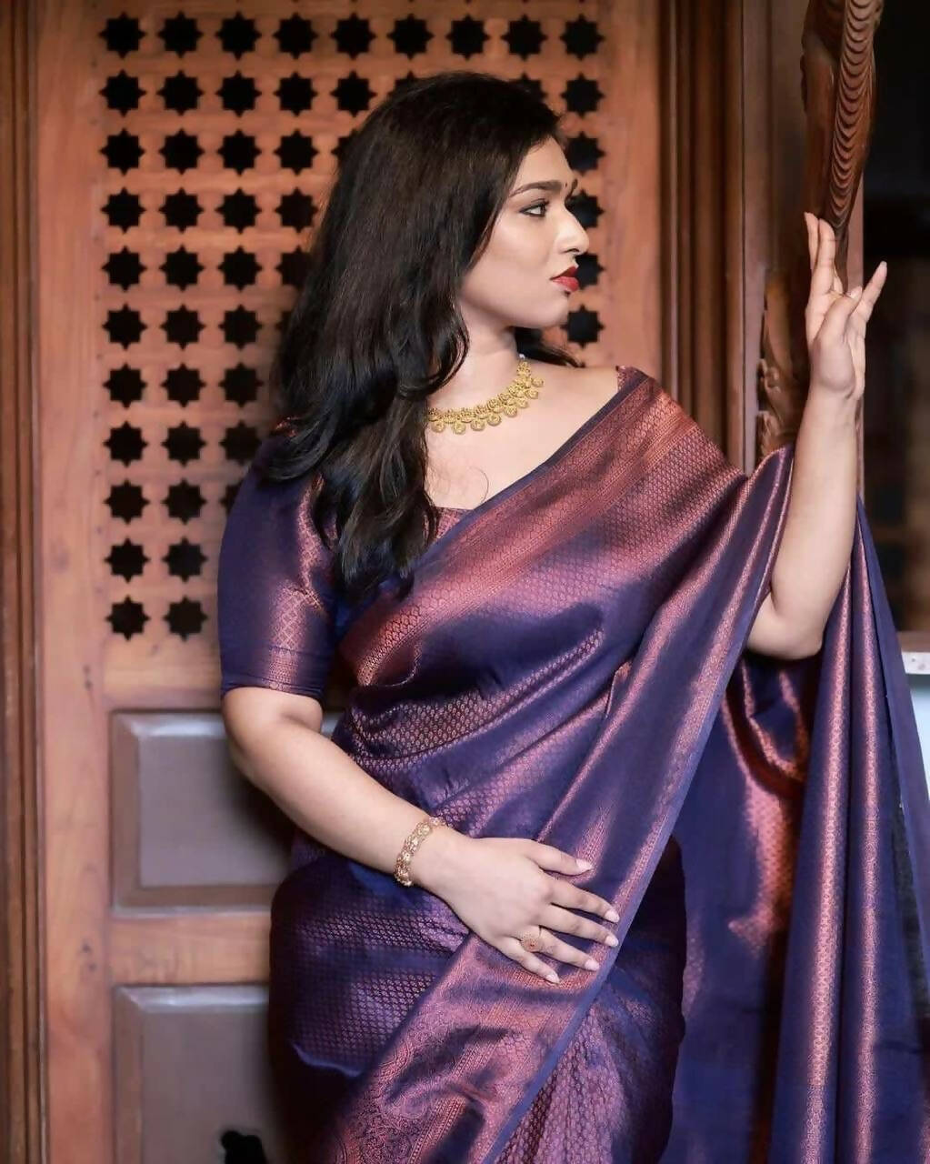 DEIANA'S Beautiful Designer Golden zari Soft Lichi Silk Saree - Purple - Swadesiicart