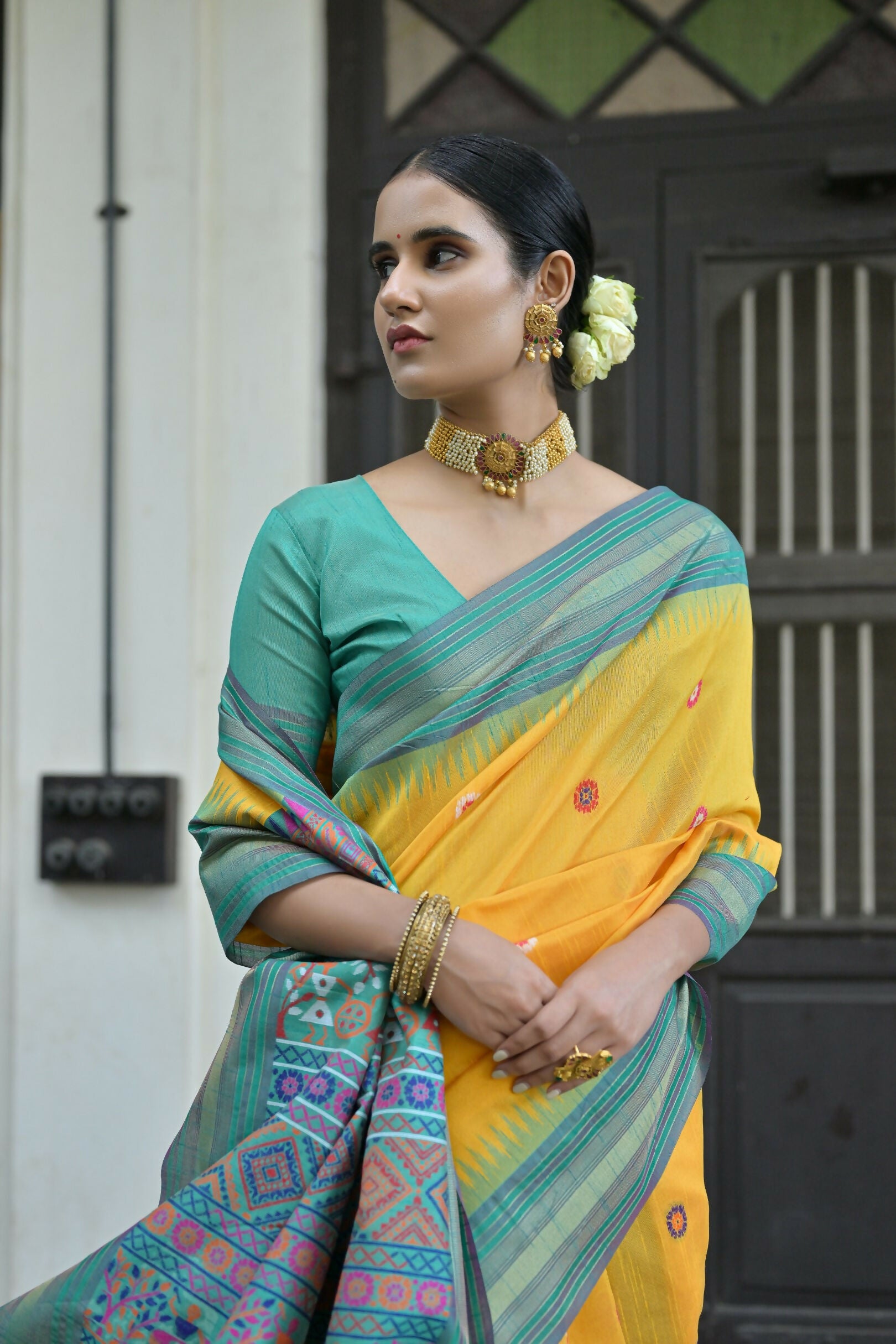 Vishnu Weaves Women's Yellow Handloom Raw Silk Saree with Blouse - Swadesiicart