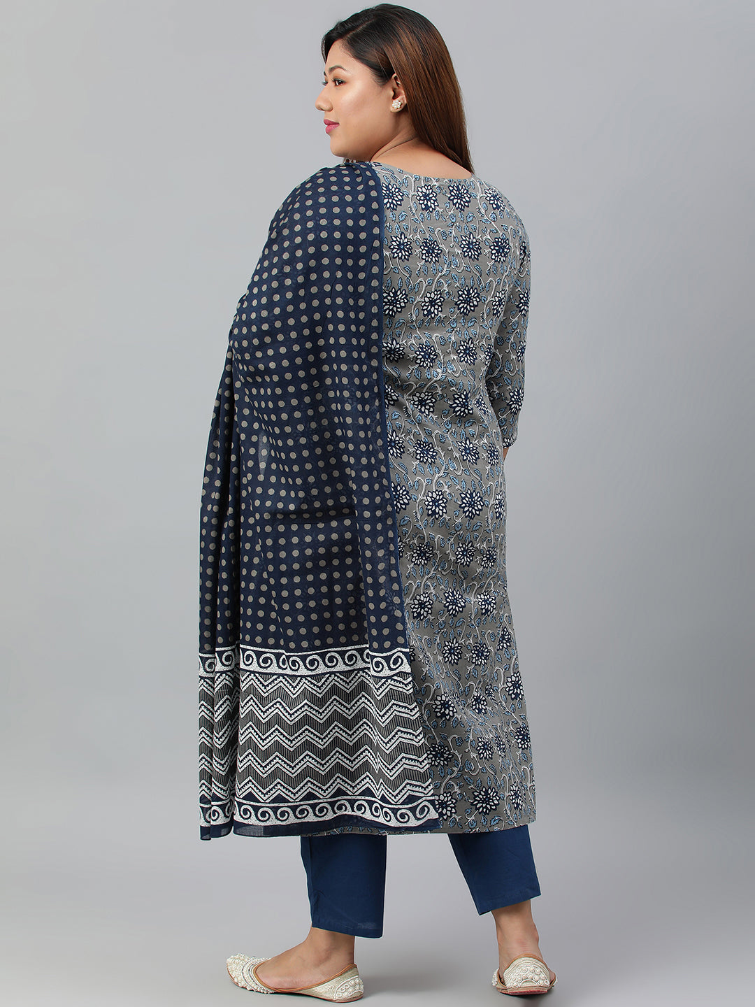 Janasya XL LOVE by Janasya Women's Plus Size Grey Cotton Kurta With Pant and Dupatta | Swadesiicart