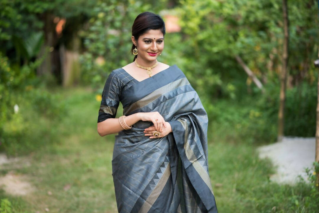 Vishnu Weaves Women's Grey Raw Silk Checks Zari Woven Saree with Unstitched Blouse - Swadesiicart