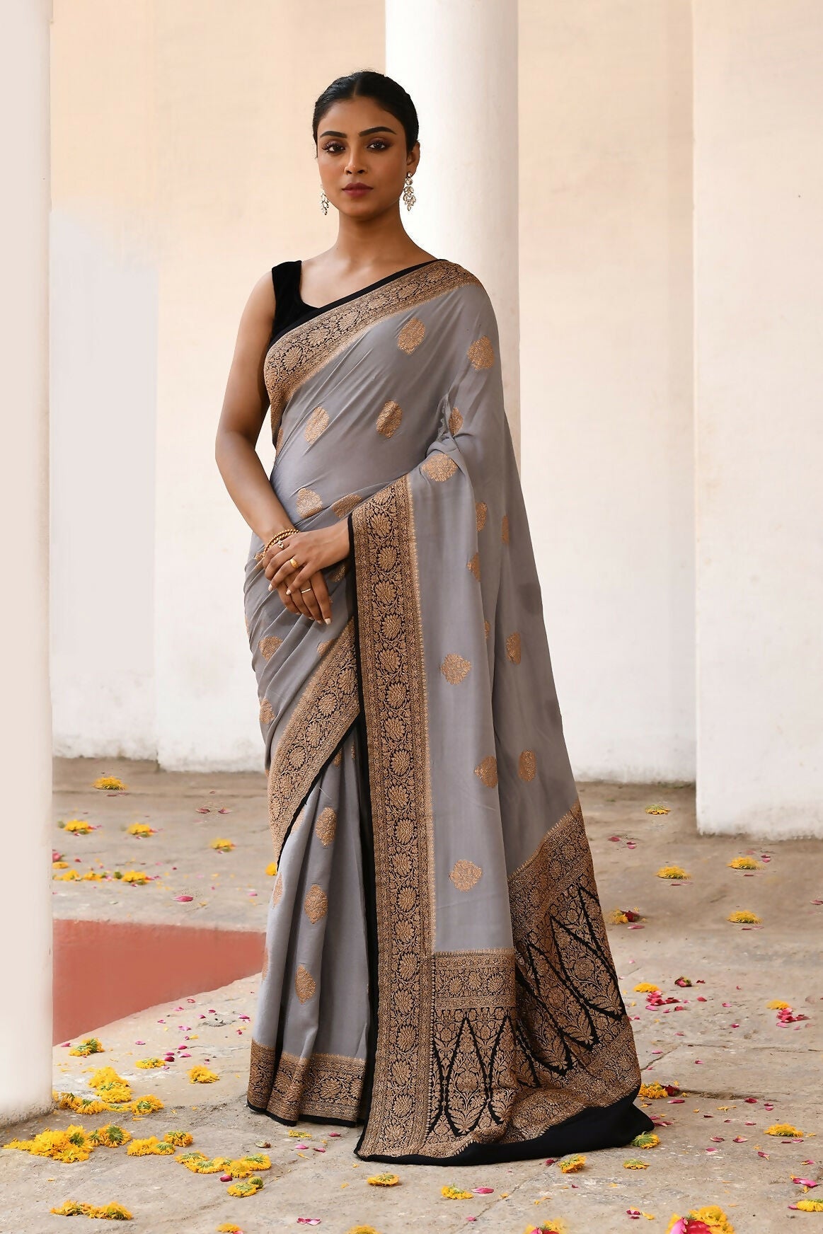 Joban Fashion Grey Crepe Chiffon Pure Handloom Banarasi Silk Saree | Swadesiicart