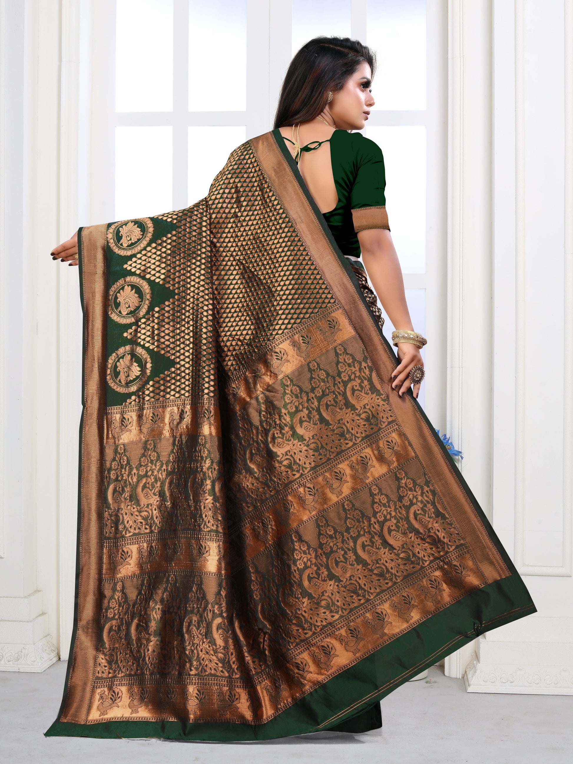 Vedant Vastram Litchi Silk Designer Banarasi Saree - Green | Swadesiicart