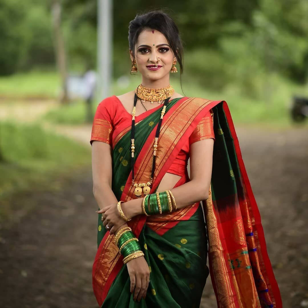 DEIANA'S Beautiful Designer Golden zari Soft Lichi Silk Saree - Green - Swadesiicart