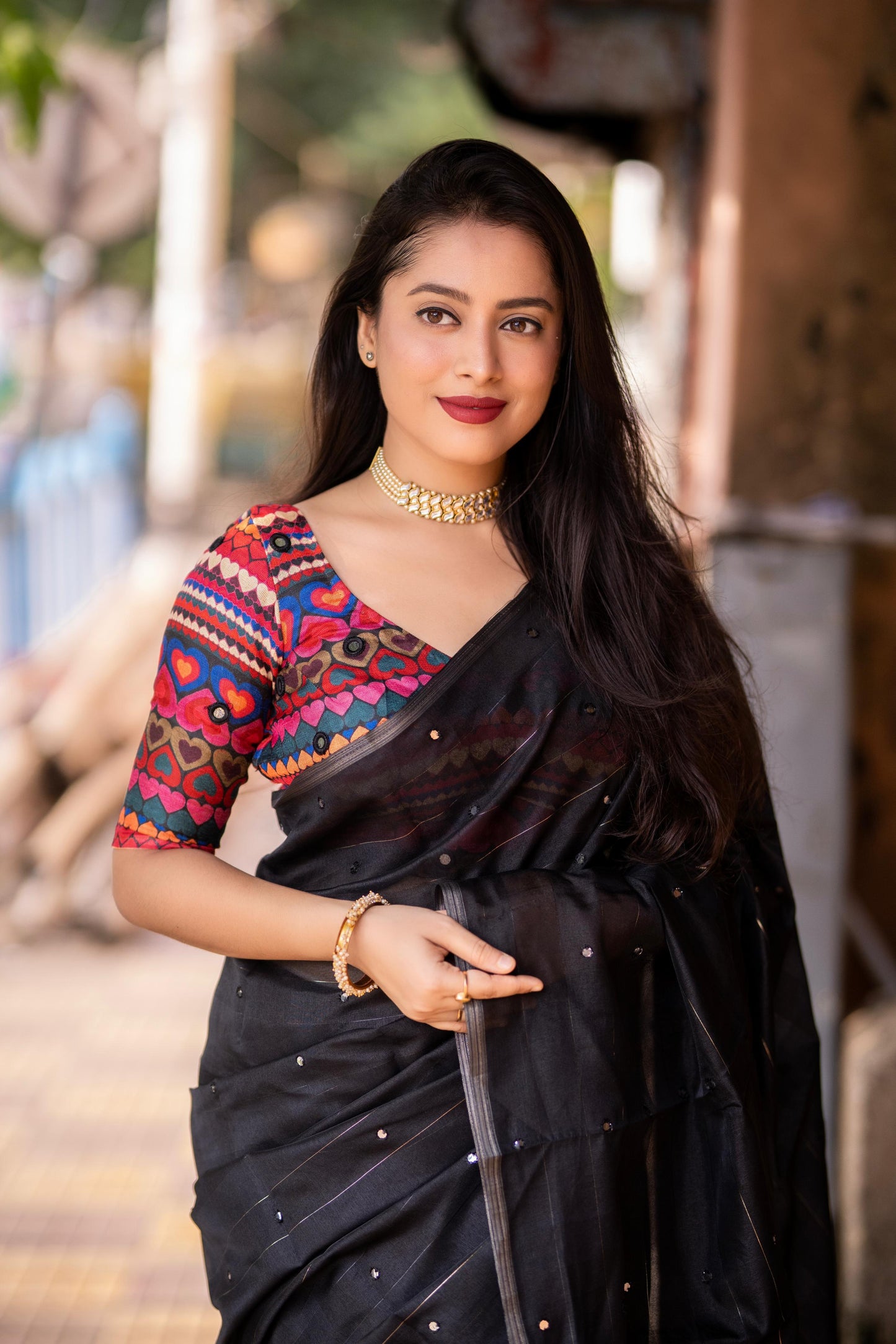 Black Pure Linen Ethnic Motifs Saree with Unstitched Blouse - Hiral Fashion | Swadesiicart