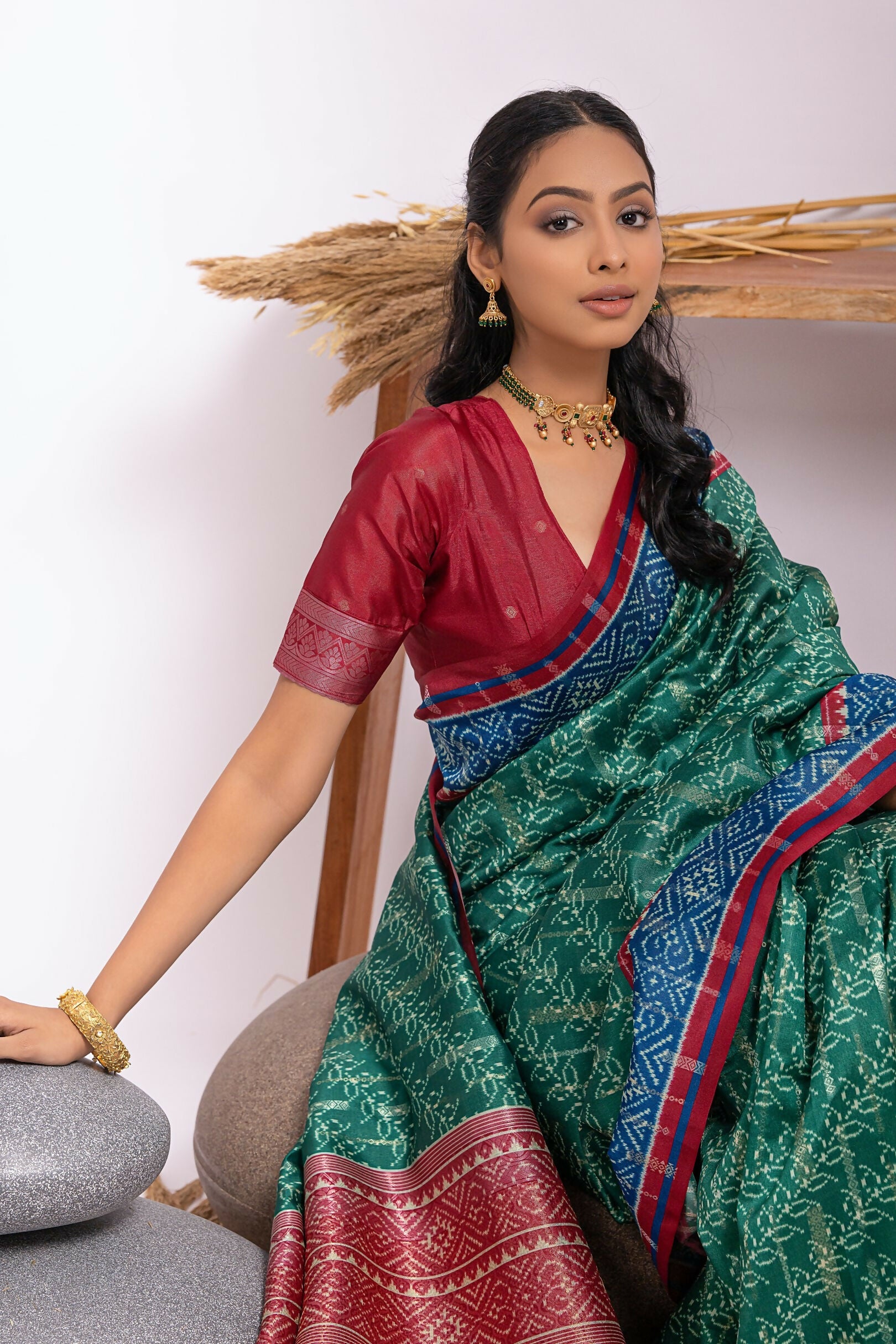 Vishnu Weaves Women's Green Soft Tussar Silk Zari Woven Saree with Blouse - Swadesiicart