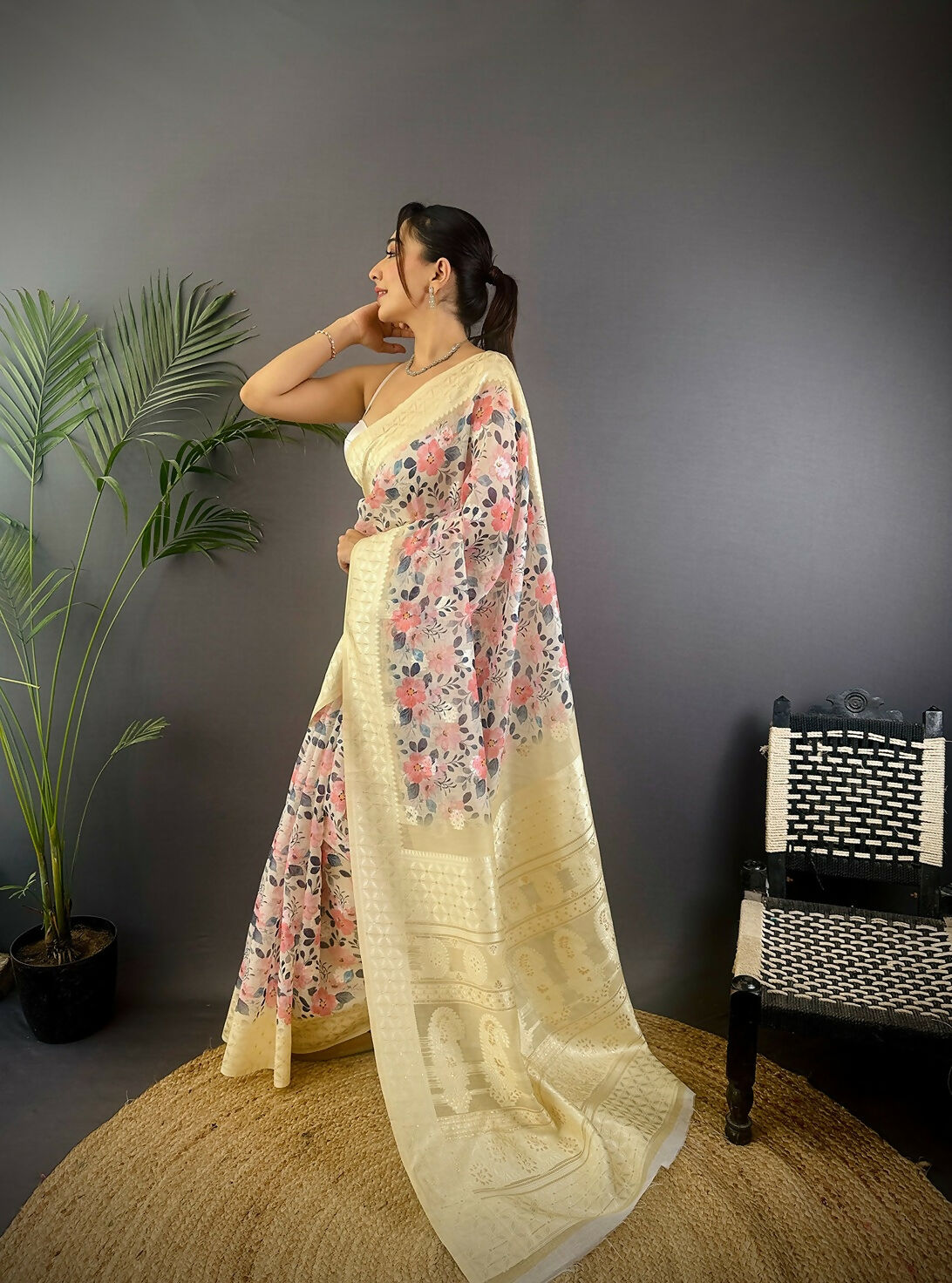 Joban Fashion Cream Floral Motifs Banarasi Silk Sarees | Swadesiicart