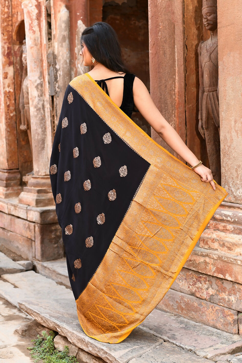 Joban Fashion Black Crepe Chiffon Pure Handloom Banarasi Silk Saree | Swadesiicart