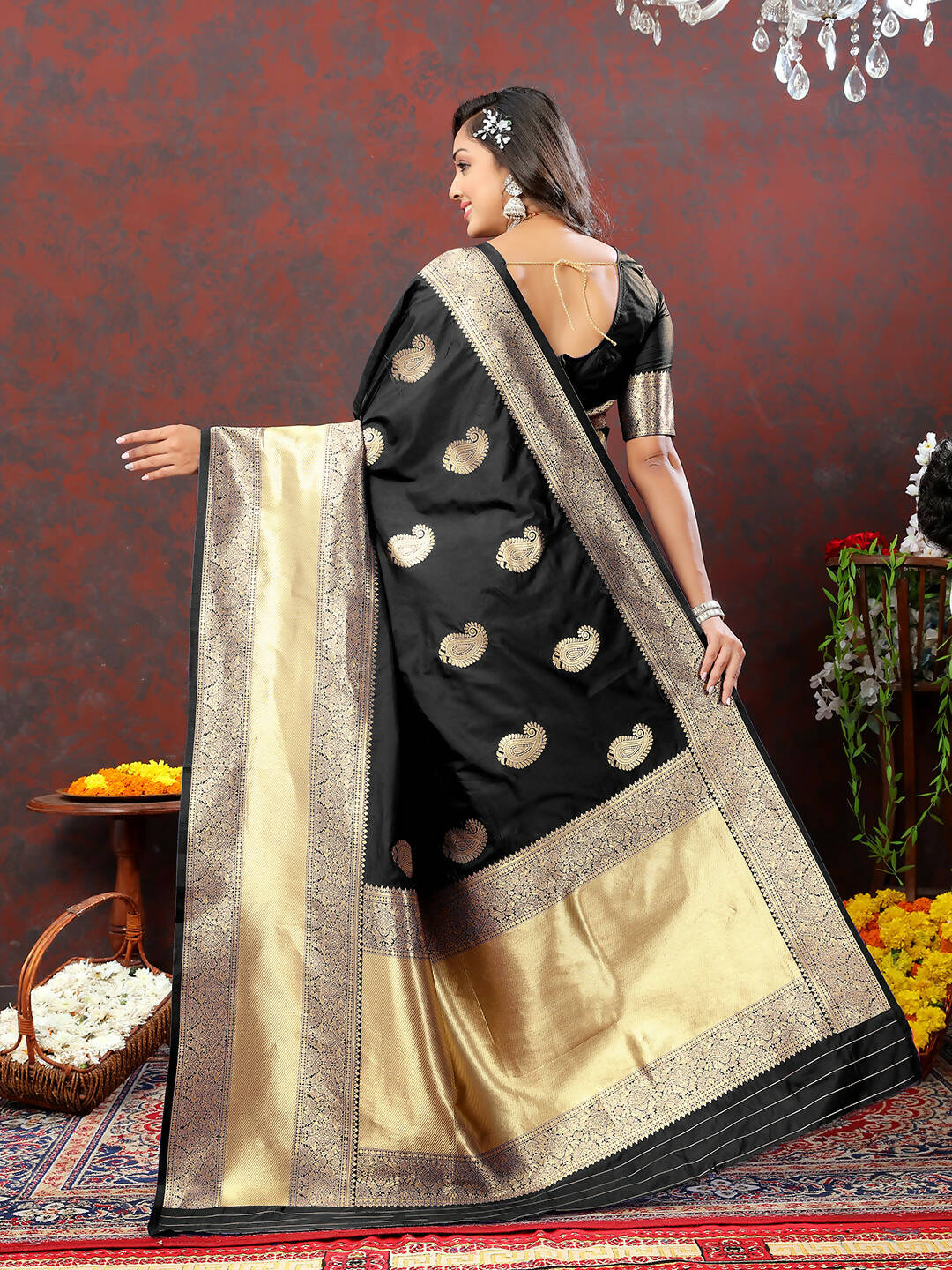 Lorenvalley Fashion Black Soft Silk Woven Design Gold Zari Weaving Saree - Swadesiicart