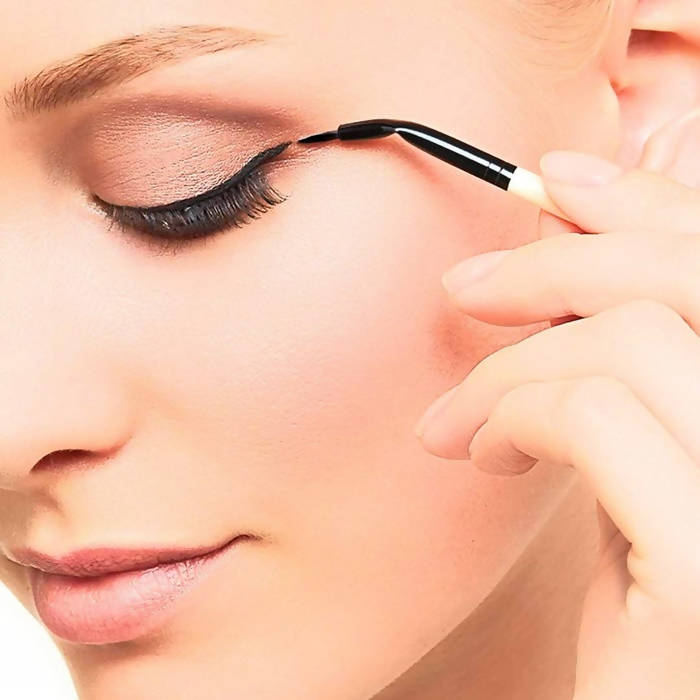 Oriflame Precision Angled Eyeliner Brush - Swadesiicart