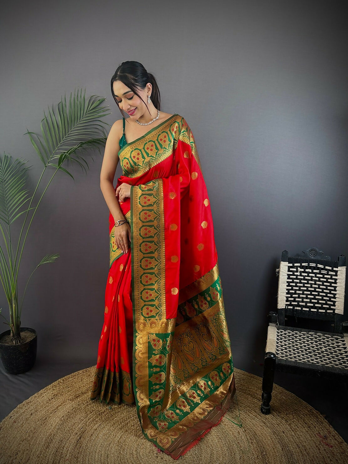 Joban Fashion Green Butti Banarasi Silk Sarees | Swadesiicart