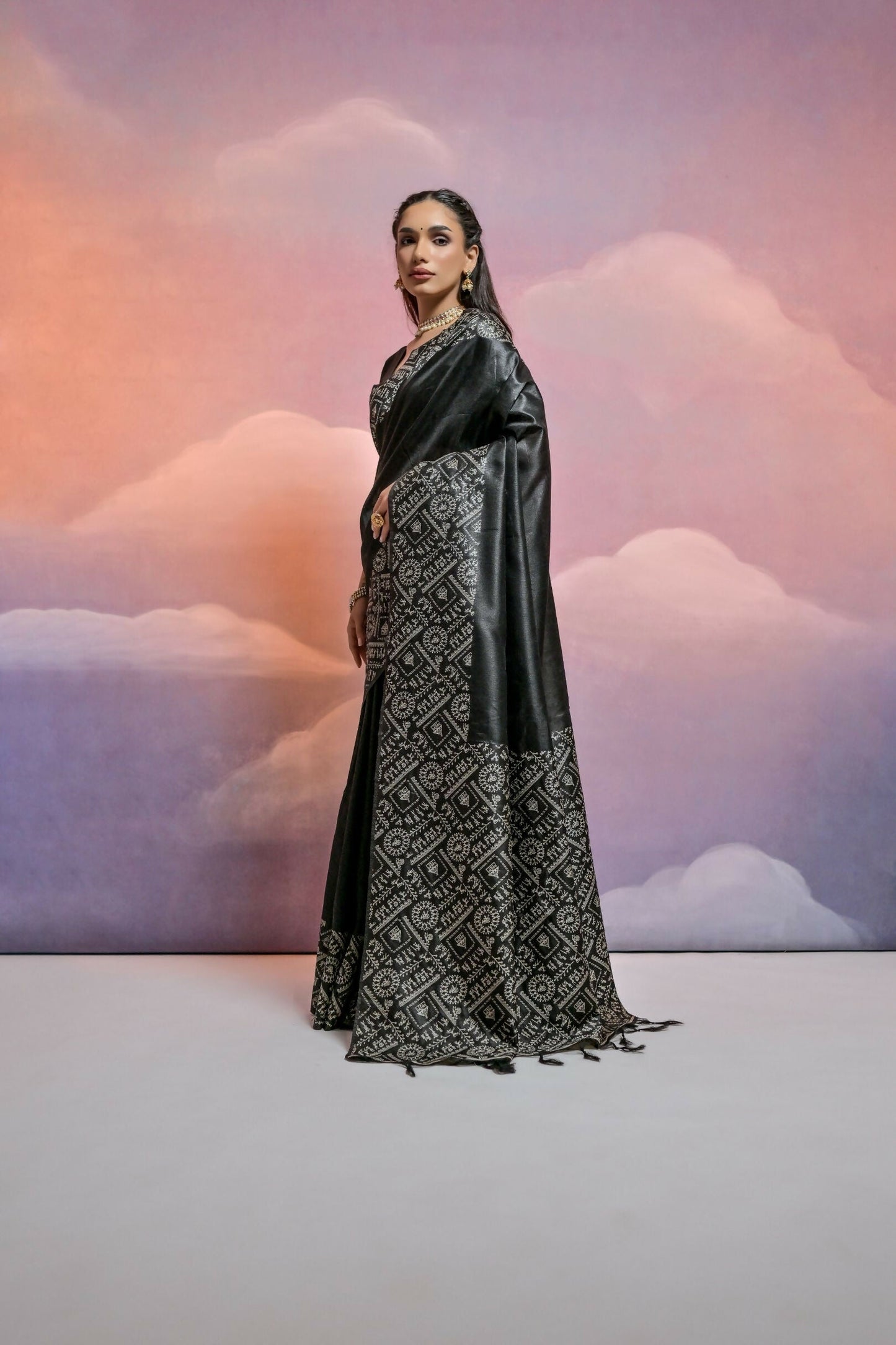 Vishnu Weaves Women's Black Handloom Raw Silk Woven Border Saree with Blouse - Swadesiicart