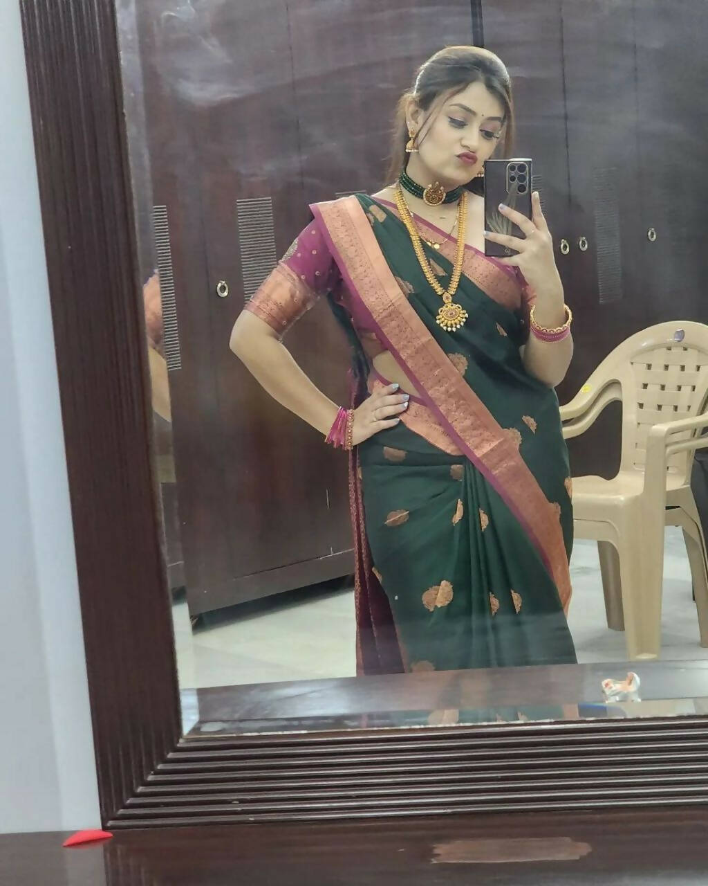 DEIANA'S Beautiful Designer Golden zari Soft Lichi Silk Saree - Green - Swadesiicart