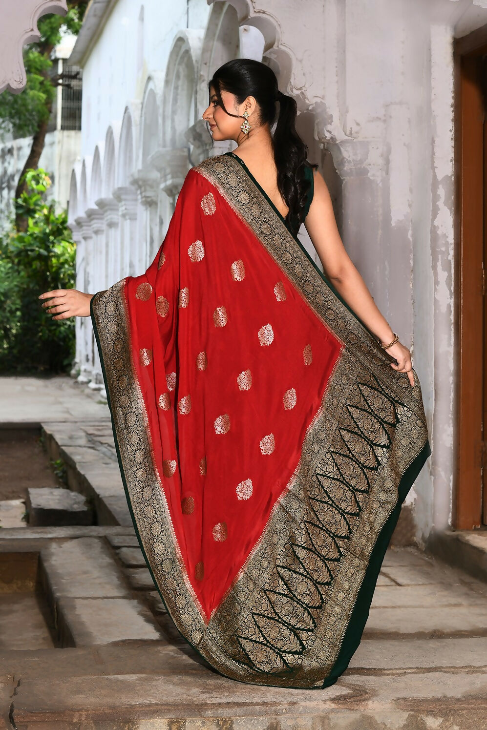 Joban Fashion Red Crepe Chiffon Pure Handloom Banarasi Silk Saree | Swadesiicart