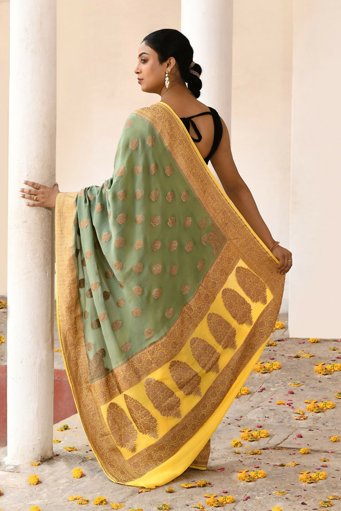Joban Fashion Grass Green Crepe Chiffon Pure Handloom Banarasi Silk Saree | Swadesiicart