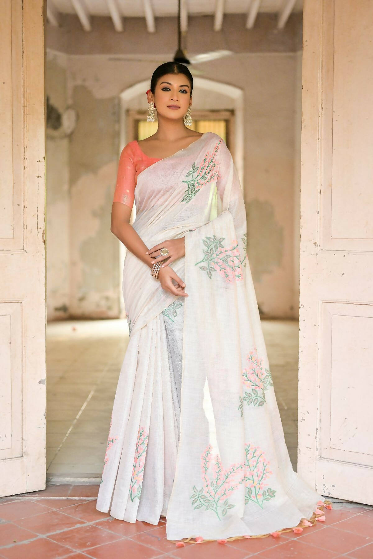 Vishnu Weaves Women's Peach Muga Cotton Woven Saree with Blouse - Swadesiicart