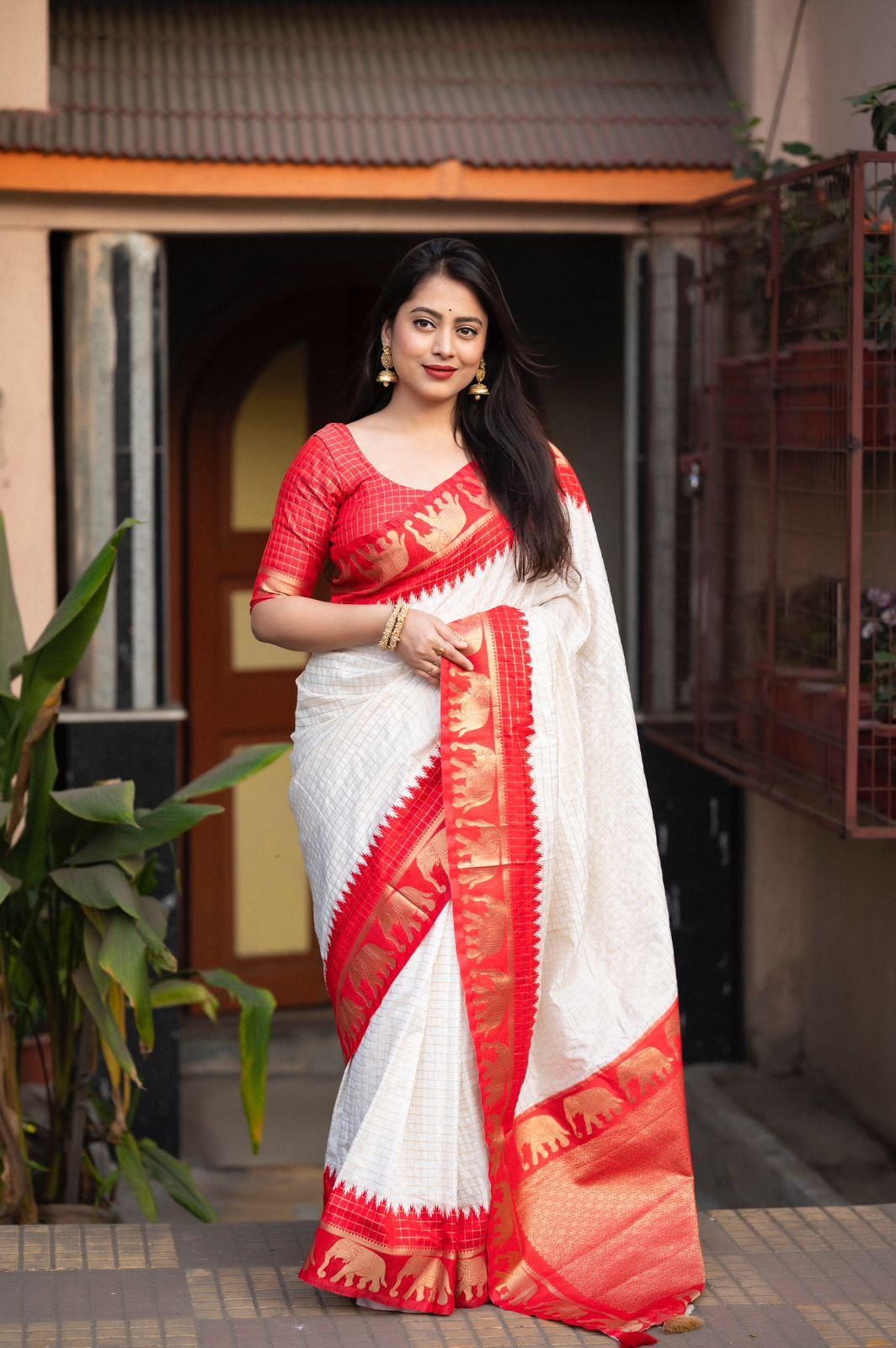 Red Silk Zari Woven Saree with Unstitched Blouse - Hiral Fashion | Swadesiicart