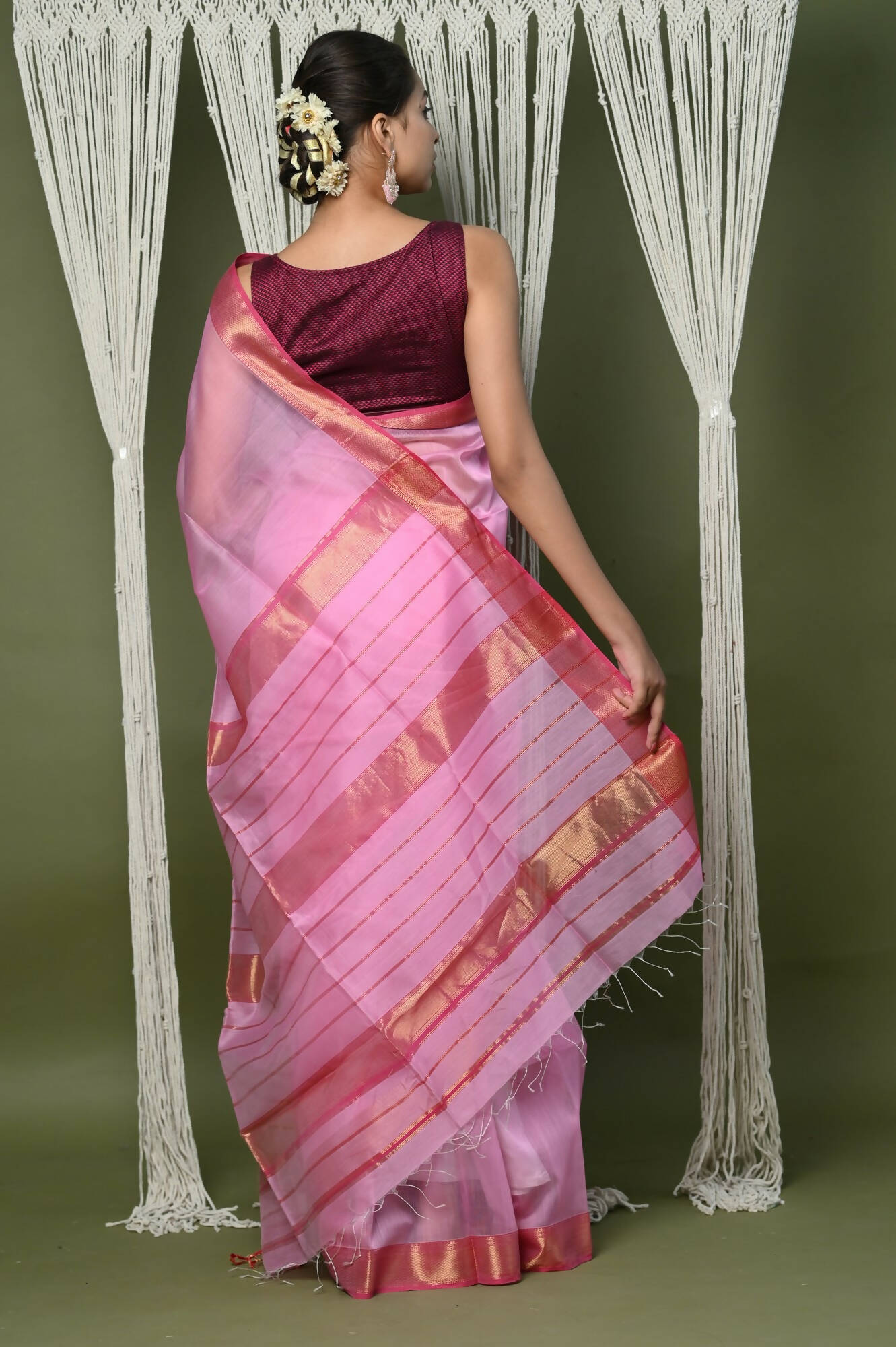 Very Much Indian Handloom Cotton Silk Maheshwari Saree With Sleek Golden Border - Rose Pink | Swadesiicart