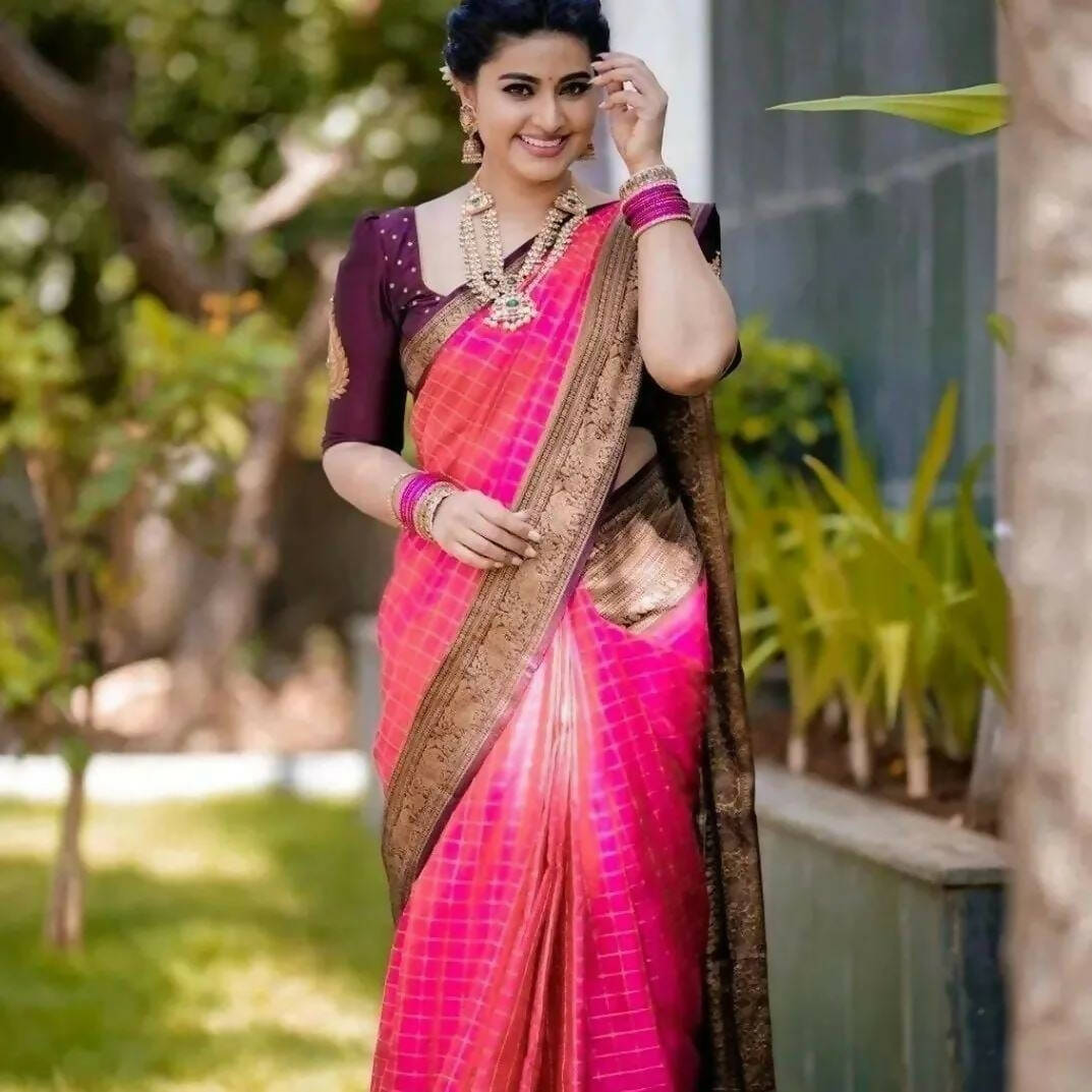 DEIANA'S Beautiful Designer Golden zari Soft Lichi Silk Saree - Pink - Swadesiicart
