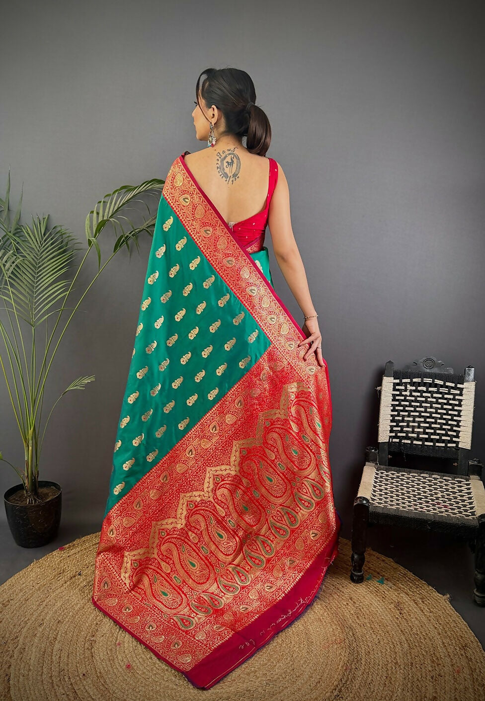 Joban Fashion Banarasi Rama Green Woven Butti Soft Silk Saree | Swadesiicart