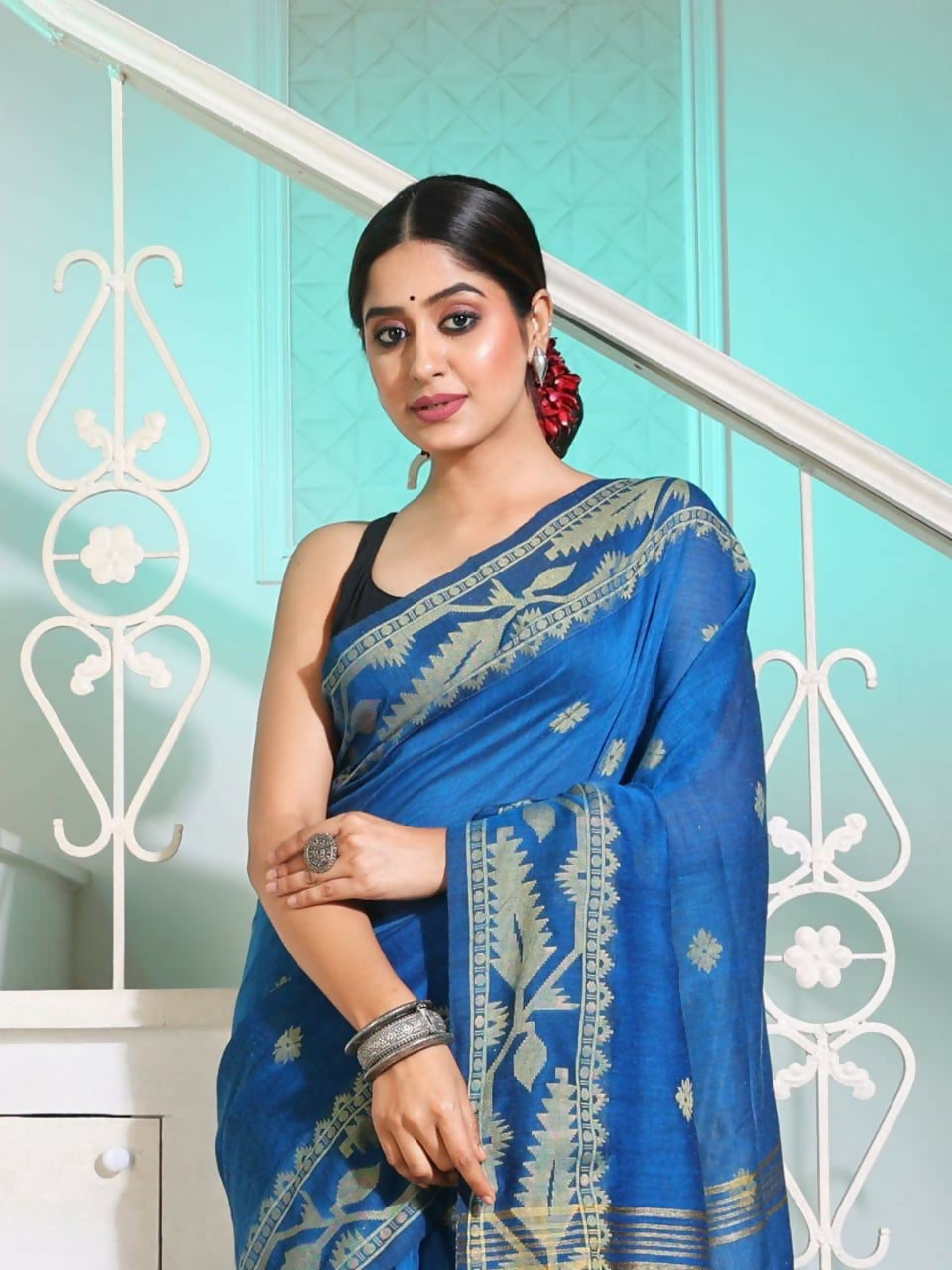 Exclusive Collection Beautiful Sky Pure Cotton Woven Handloom Saree With Running Blouse Piece - Swadesiicart