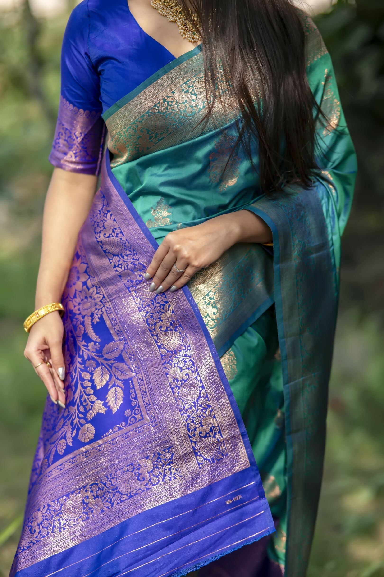 Vishnu Weaves Women's Rama Banarasi Silk Saree with Blouse - Swadesiicart