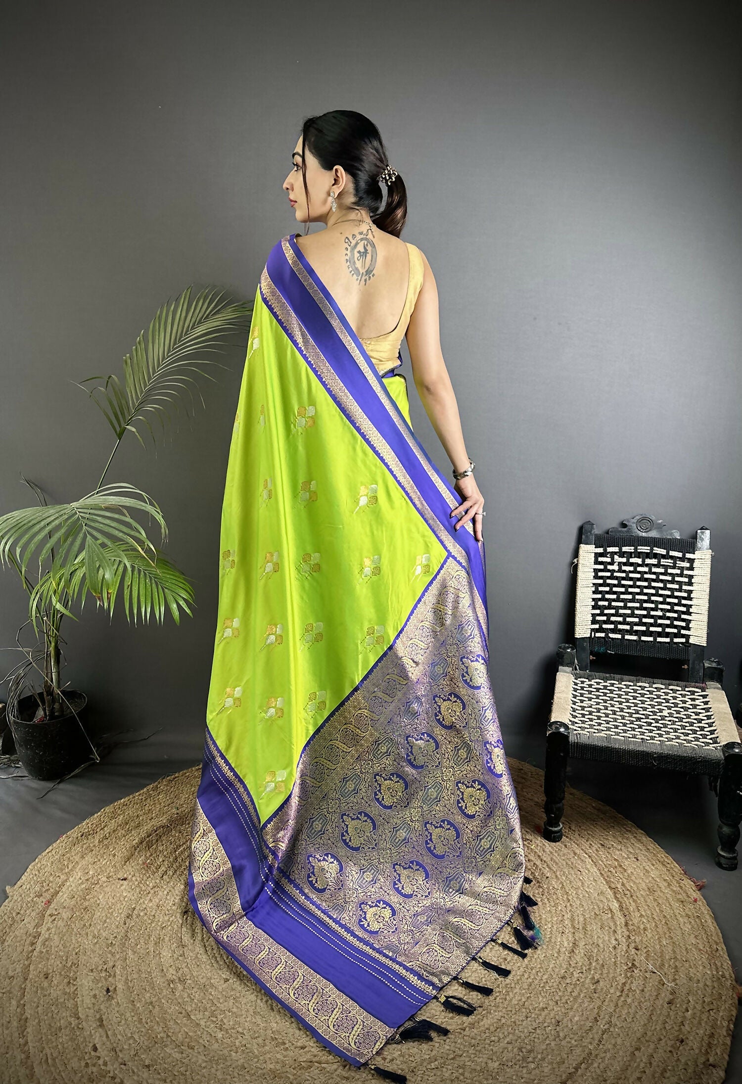 Joban Fashion Light Green Banarasi Soft Silk Woven Saree | Swadesiicart
