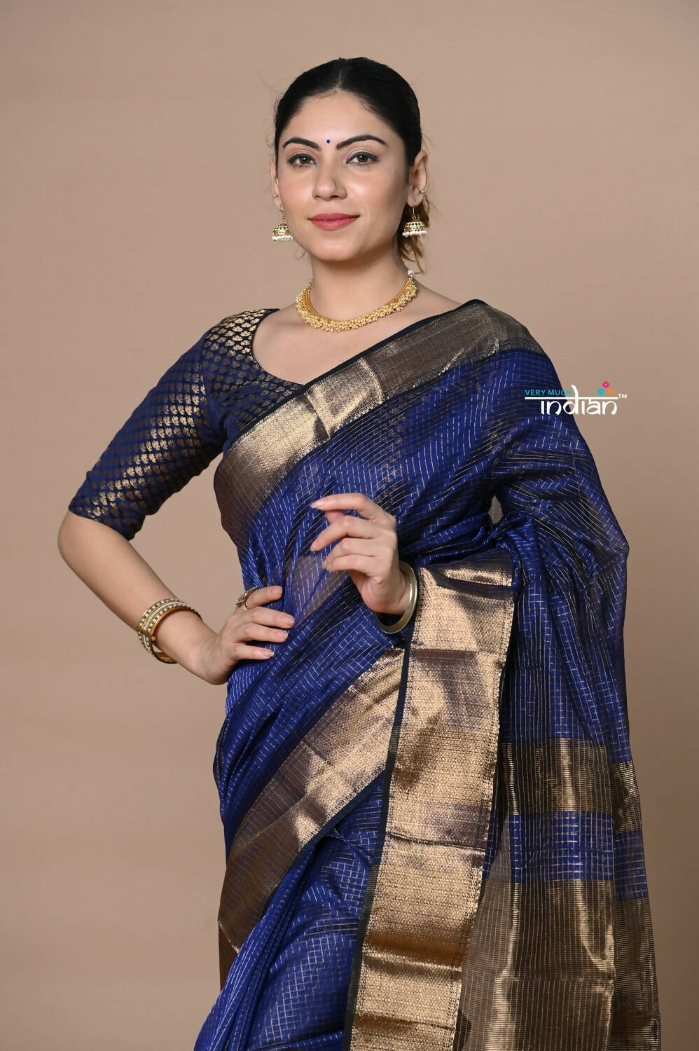 Very Much Indian Rajsi - Handloom Ari Checks Cotton Silk Saree With Golden Border - Dark Blue | Swadesiicart