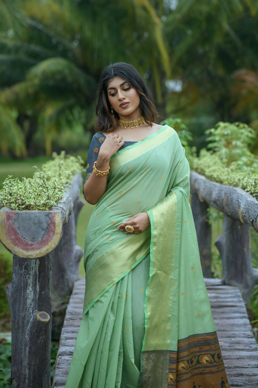 Vishnu Weaves Women's Sea Green Cotton Silk Zari Woven Saree with Blouse - Swadesiicart