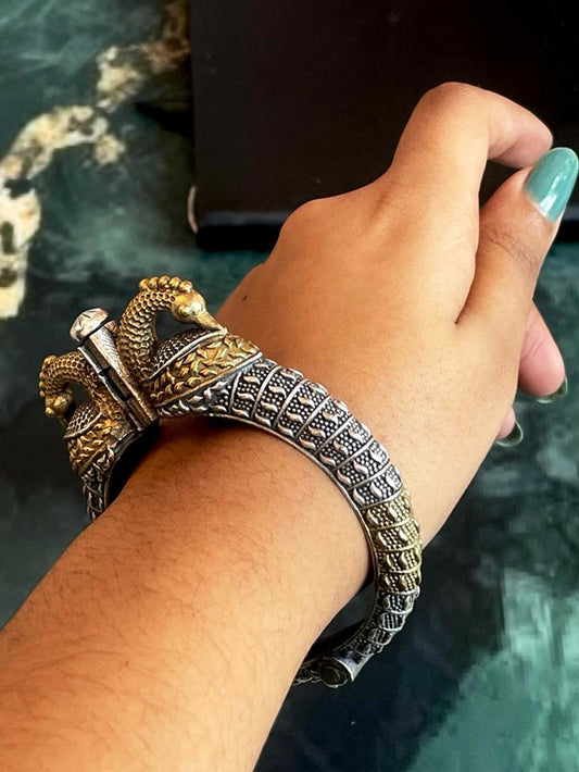 Joban Fashion Silver Brass Dual Tone Openable Kada | Swadesiicart