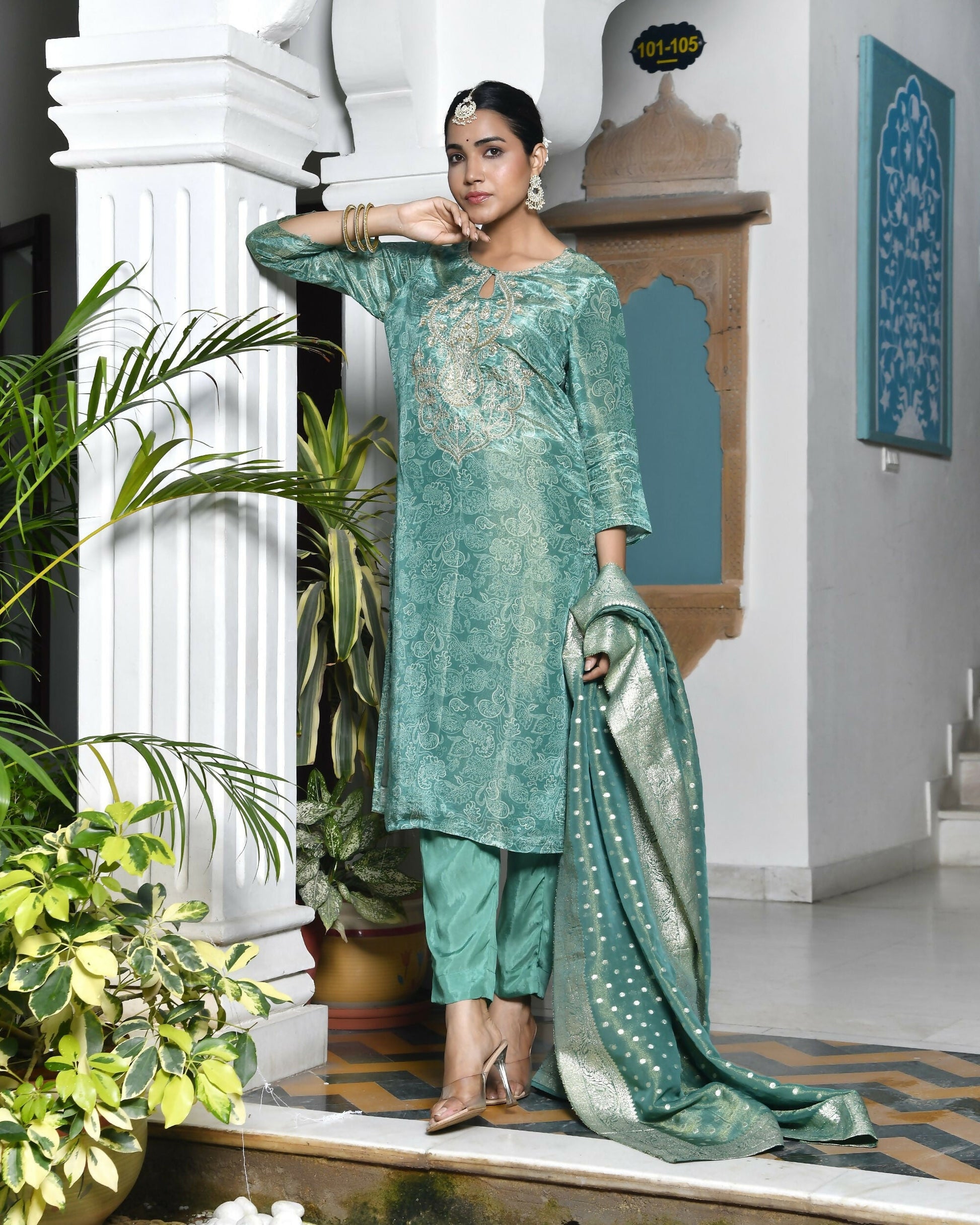 Vaasva Women's Digital Printed Tissue Suit Set With Solid Pant & Brocade Dupatta | Swadesiicart