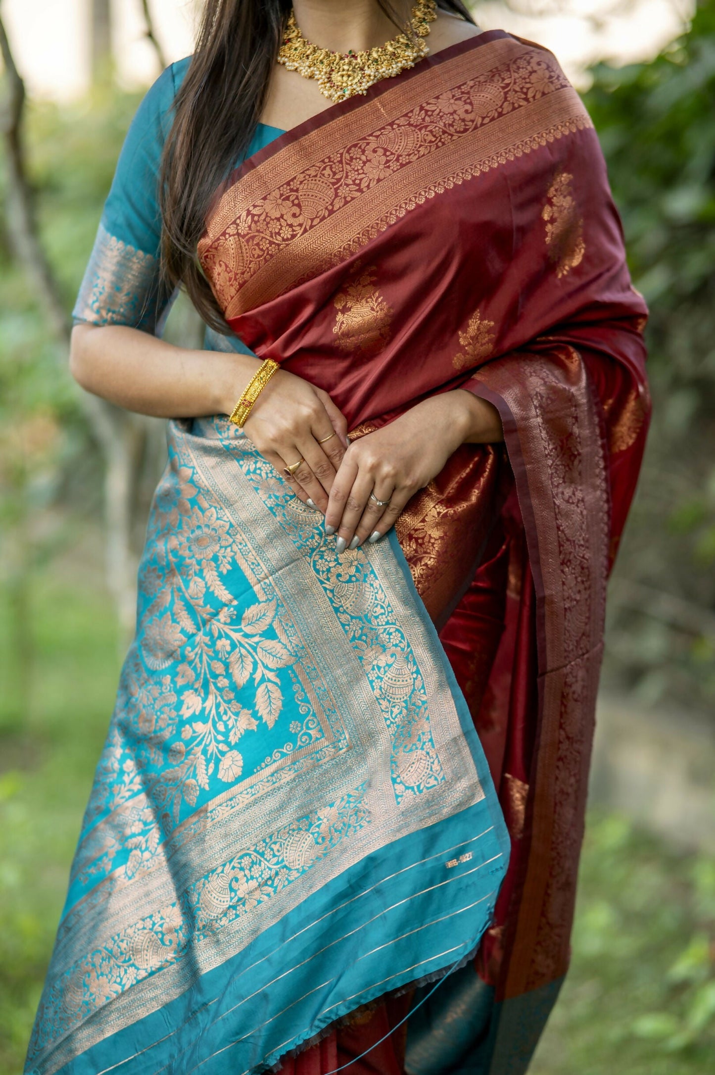 Vishnu Weaves Women's Maroon Banarasi Silk Saree with Blouse - Swadesiicart