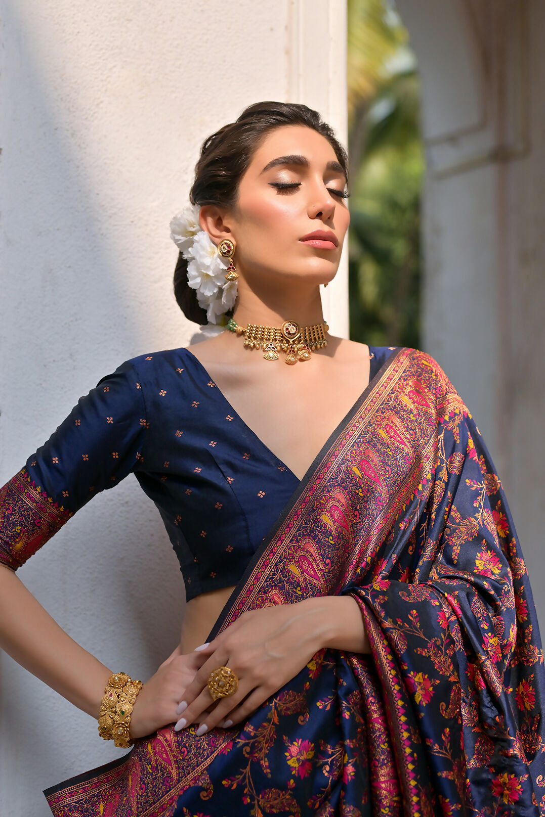 Vishnu Weaves Women's Navy-Blue Silk Woven Saree with Blouse - Swadesiicart