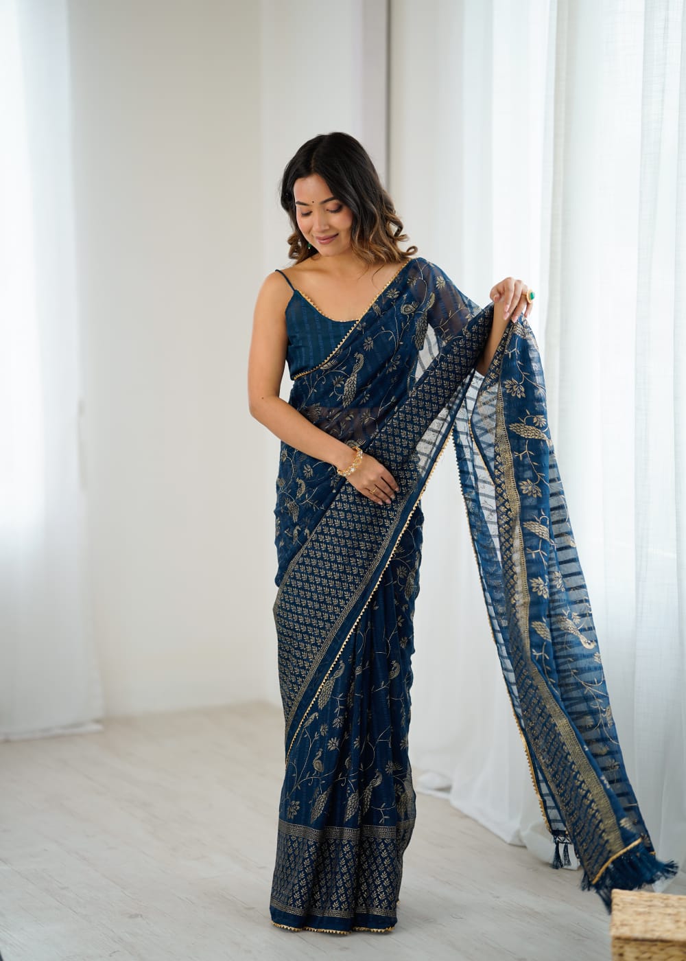 Lorenvalley Fashion Rama Solo Georgette Superb Finishing Foils Print & Fancy Zalar Lace in Border Saree with Blouse - Swadesiicart