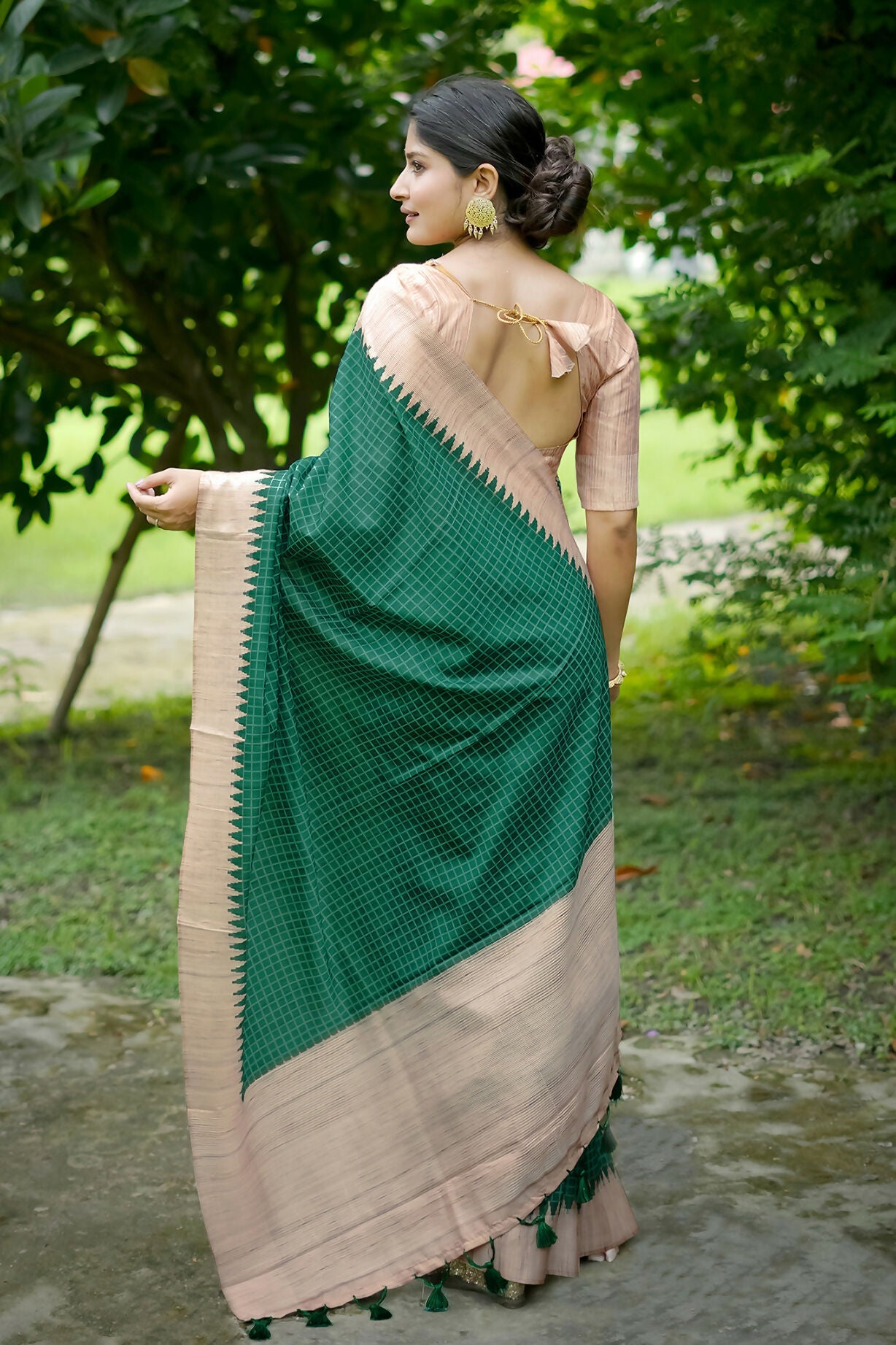 Vishnu Weaves Women's Green Tussar Silk Woven Saree with Blouse - Swadesiicart