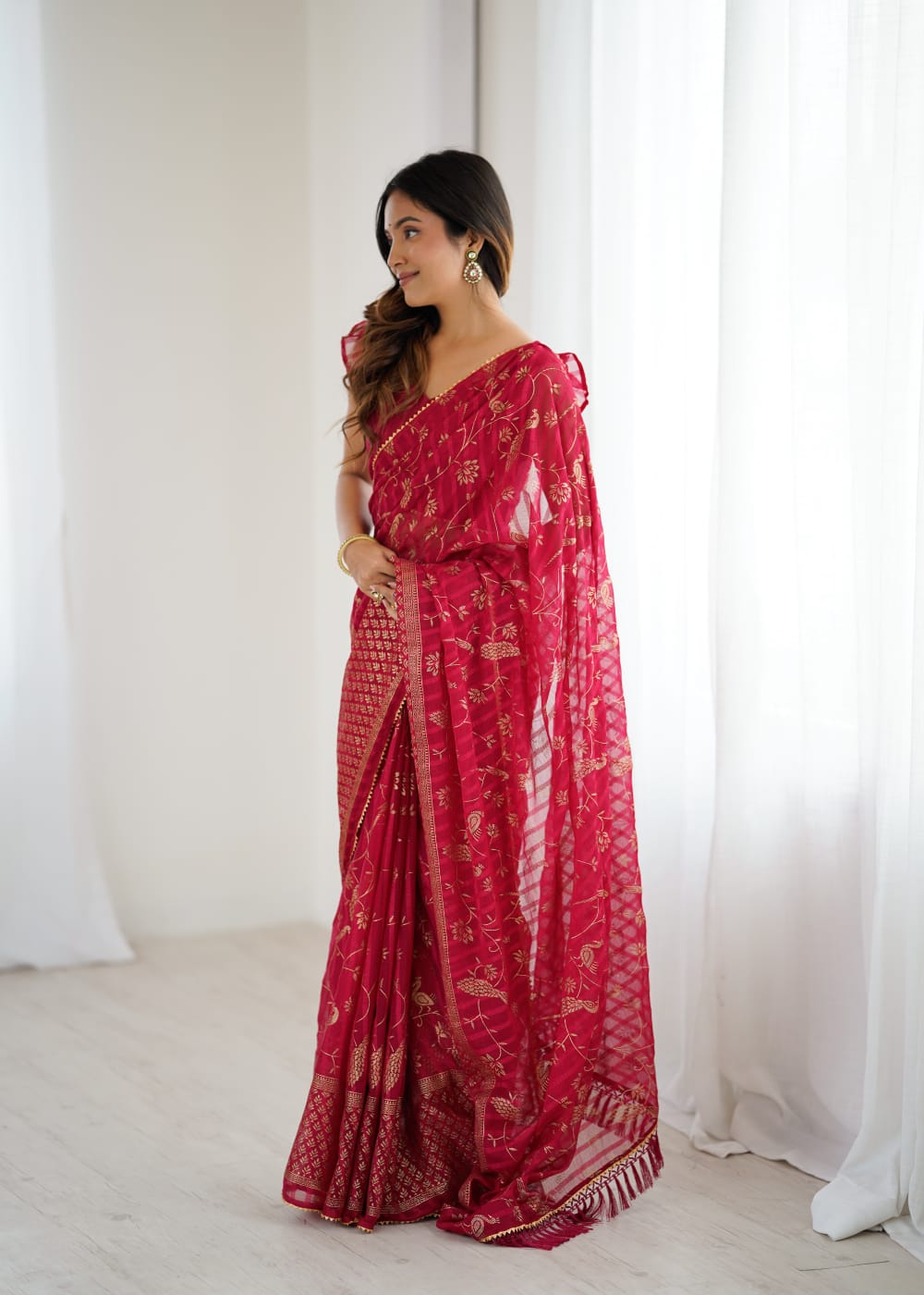 Lorenvalley Fashion Red Solo Georgette Superb Finishing Foils Print & Fancy Zalar Lace in Border Saree with Blouse - Swadesiicart