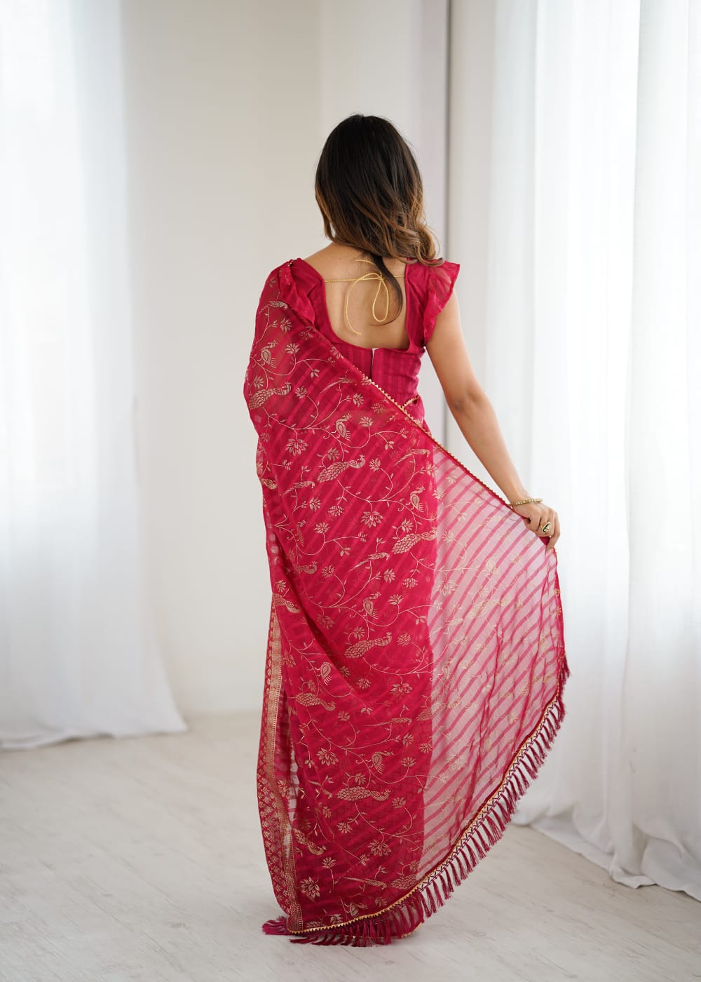 Lorenvalley Fashion Red Solo Georgette Superb Finishing Foils Print & Fancy Zalar Lace in Border Saree with Blouse - Swadesiicart