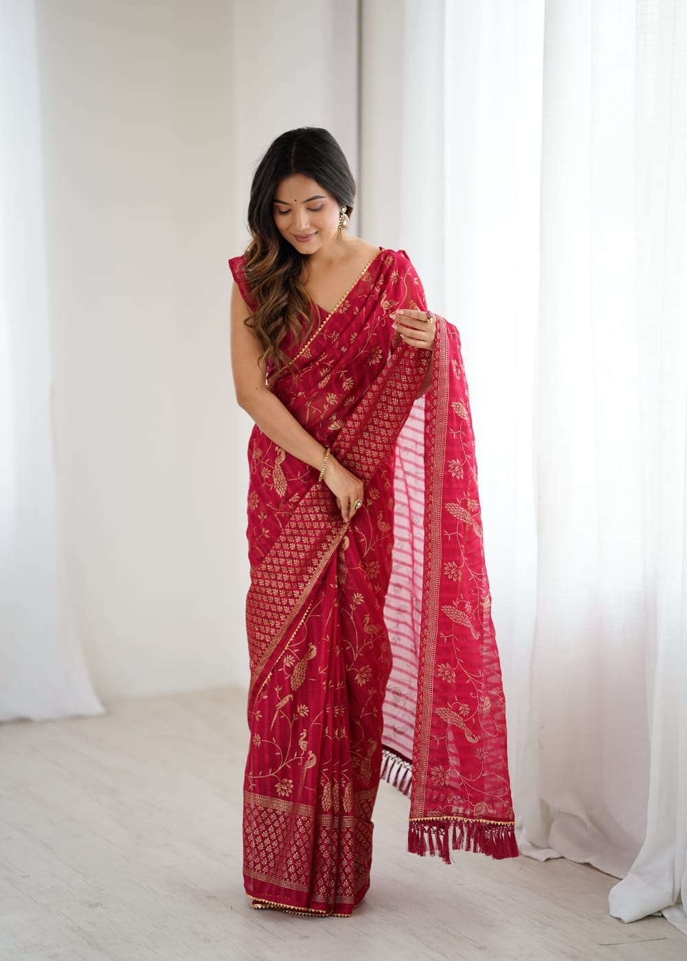 Lorenvalley Fashion Red Solo Georgette Superb Finishing Foils Print & Fancy Zalar Lace in Border Saree with Blouse - Swadesiicart