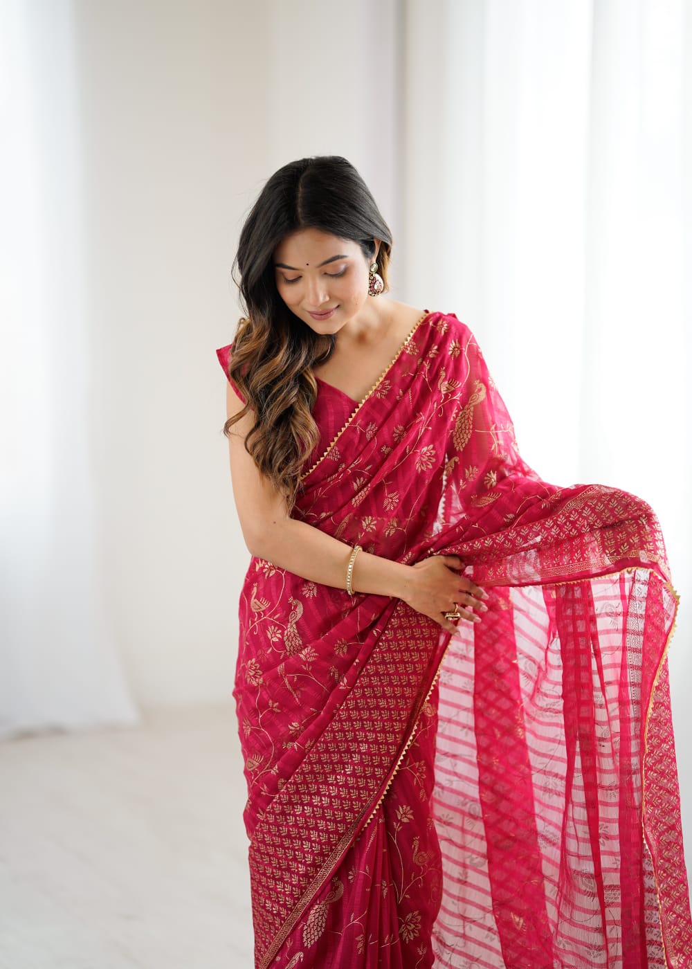 Lorenvalley Fashion Red Solo Georgette Superb Finishing Foils Print & Fancy Zalar Lace in Border Saree with Blouse - Swadesiicart
